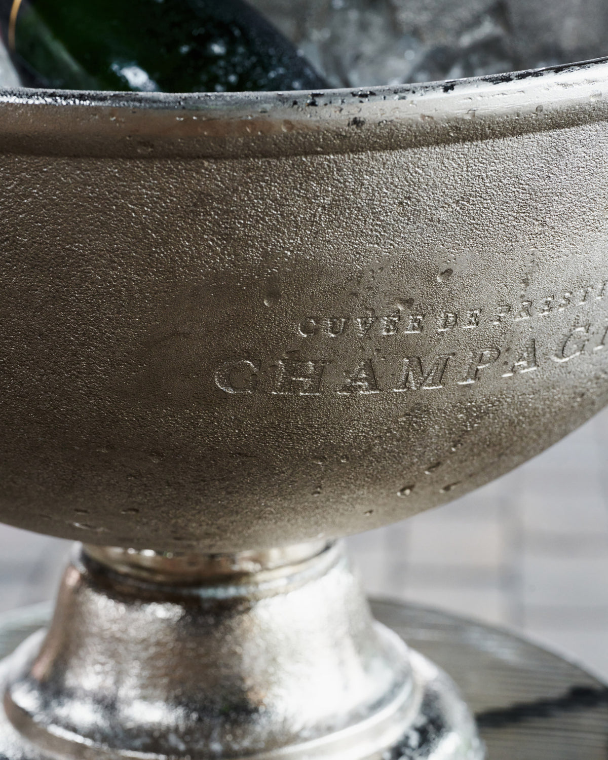 Weinkühler, Champtub in Silber präsentiert im Onlineshop von KAQTU Design AG. Flaschenkühler ist von House Doctor