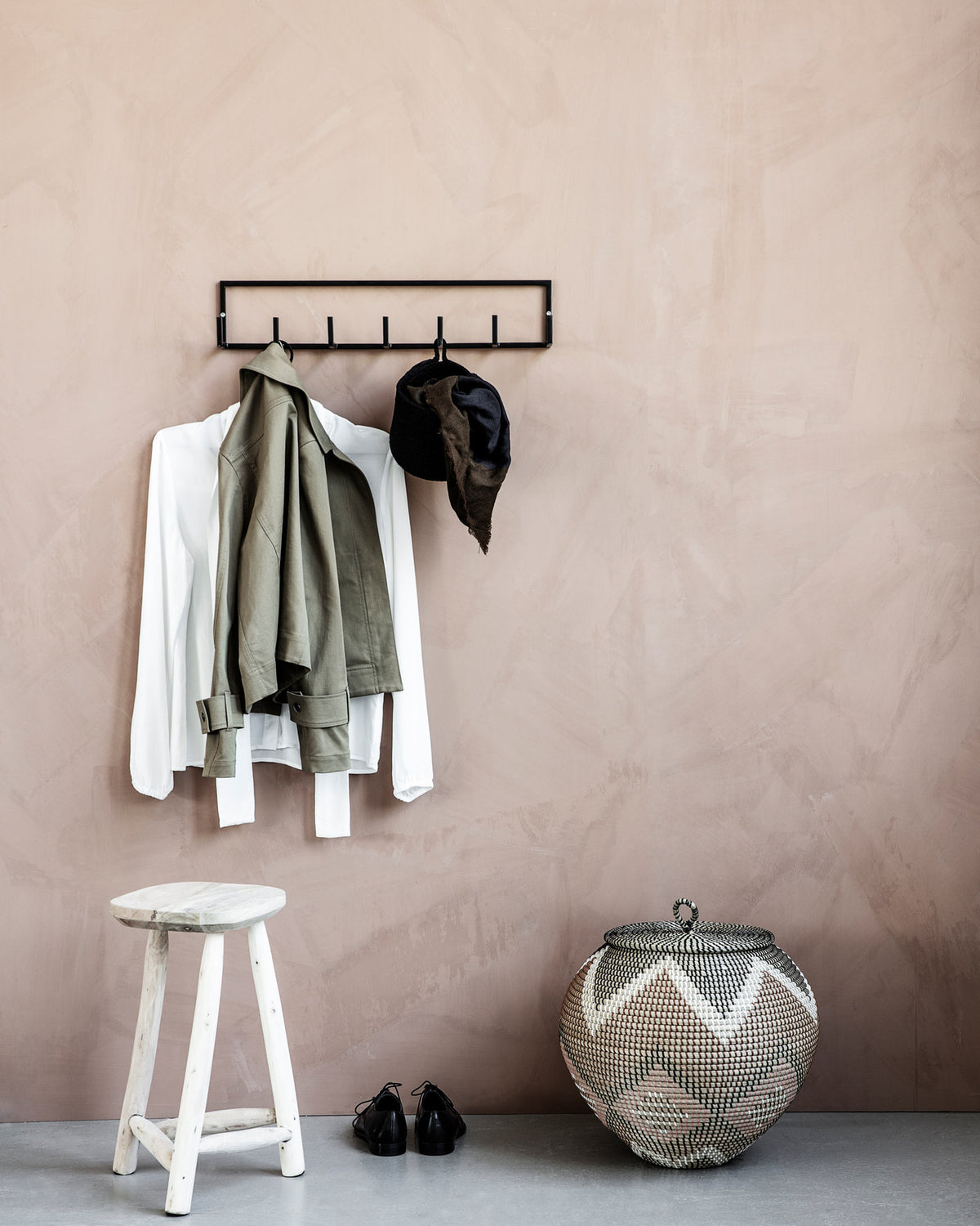 Korb, Hang in Schwarz präsentiert im Onlineshop von KAQTU Design AG. Aufbewahrungskorb ist von House Doctor