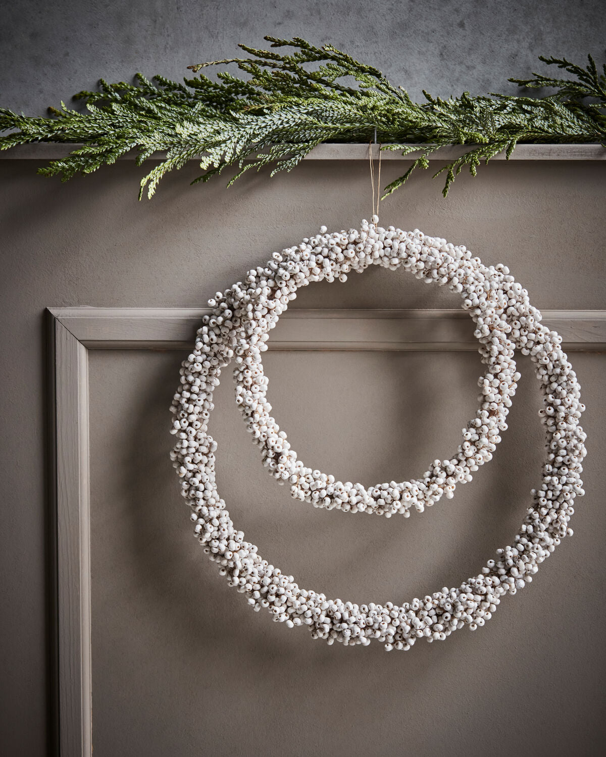 Kranz, HDWinter, Weiß in Weiß präsentiert im Onlineshop von KAQTU Design AG. Weihnachtskränze ist von House Doctor