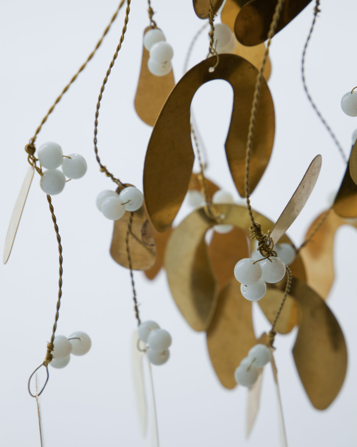 Ornament, HDMistletoe, Messing-finish in Messing-finish präsentiert im Onlineshop von KAQTU Design AG. Weihnachtsdekoration ist von House Doctor