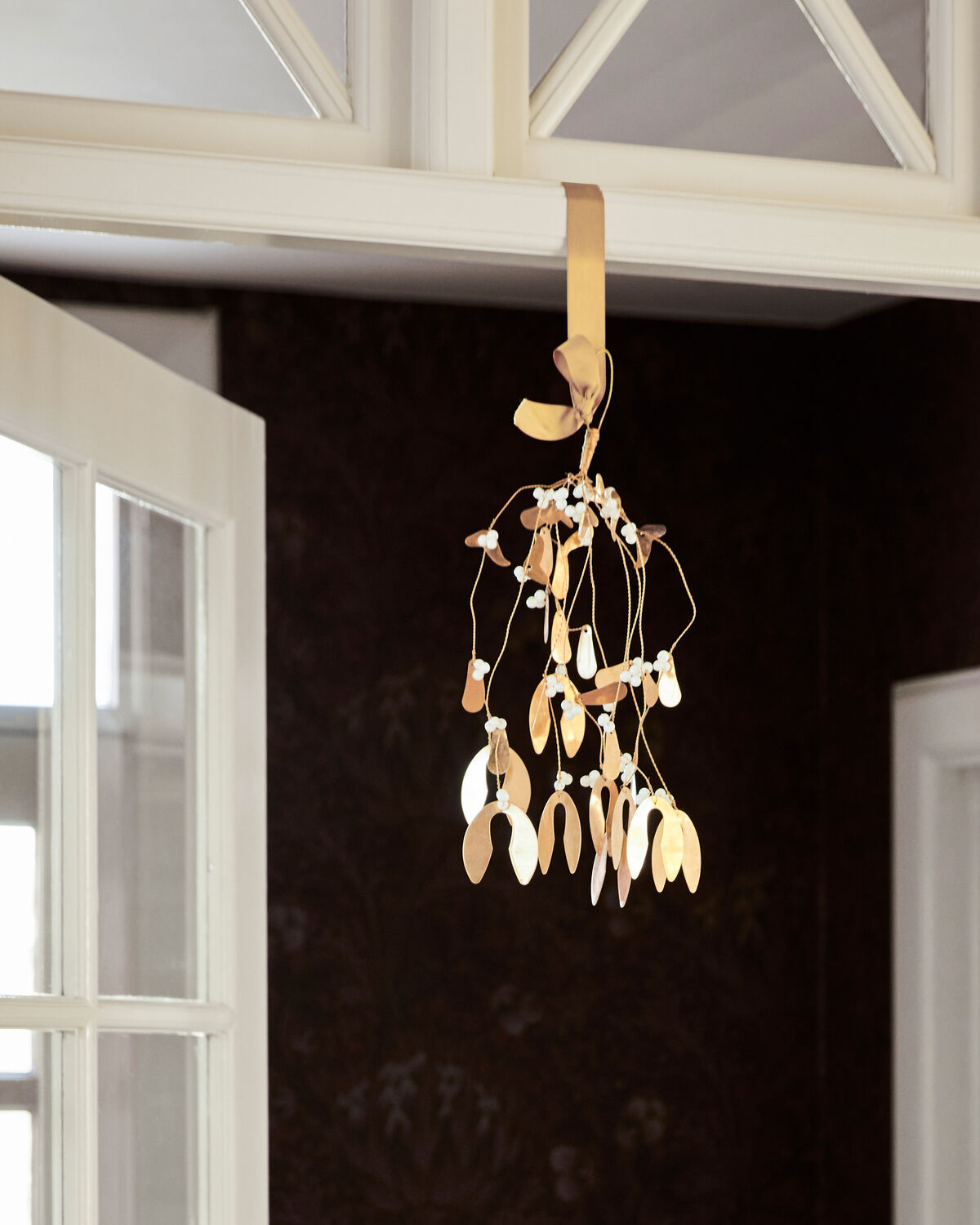 Ornament, HDMistletoe, Messing-finish in Messing-finish präsentiert im Onlineshop von KAQTU Design AG. Weihnachtsdekoration ist von House Doctor