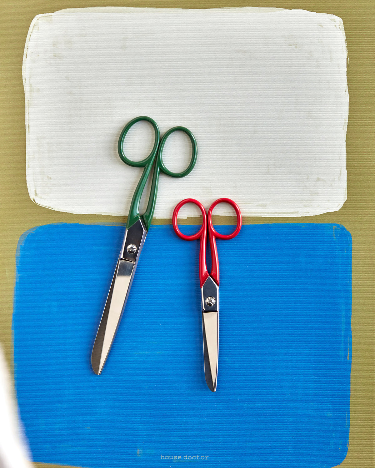 Schere, HDScissors, Rot,Grün in Rot, Grün präsentiert im Onlineshop von KAQTU Design AG. Büromaterial ist von House Doctor