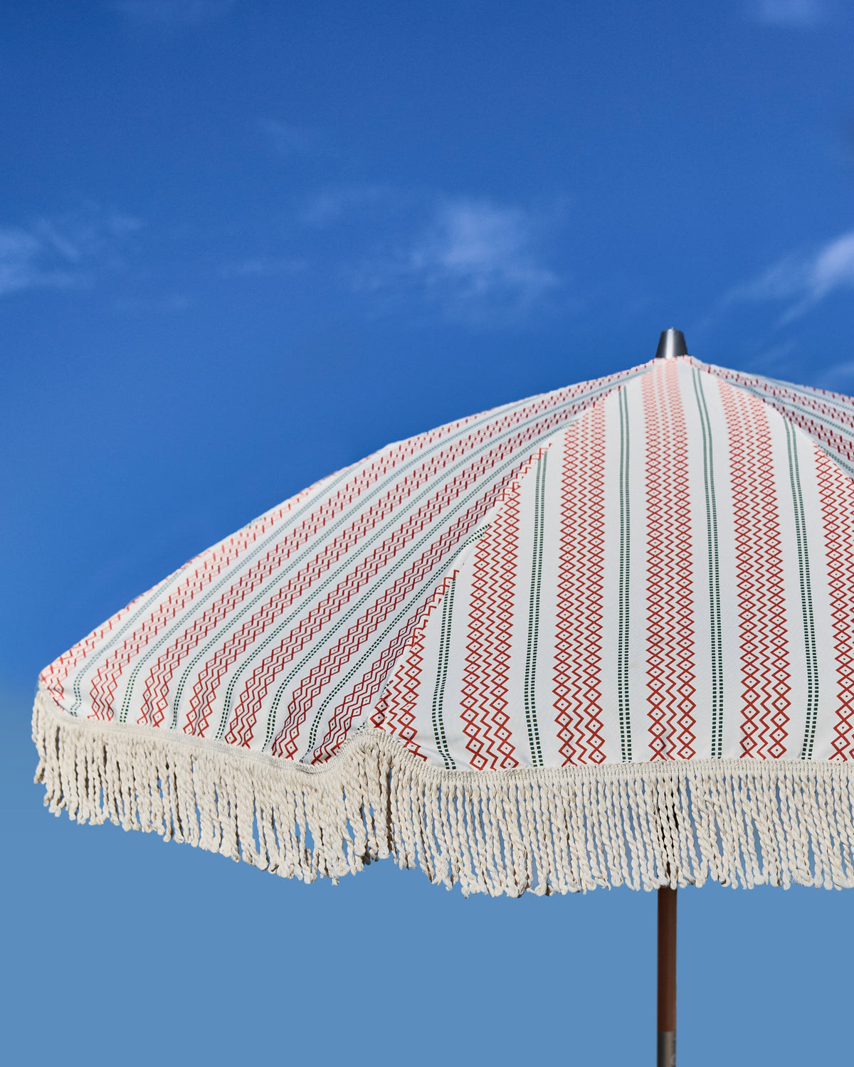 Strand-/Gartenschirm, Umbra in Rot / Grün präsentiert im Onlineshop von KAQTU Design AG. Sonnenschirm ist von House Doctor