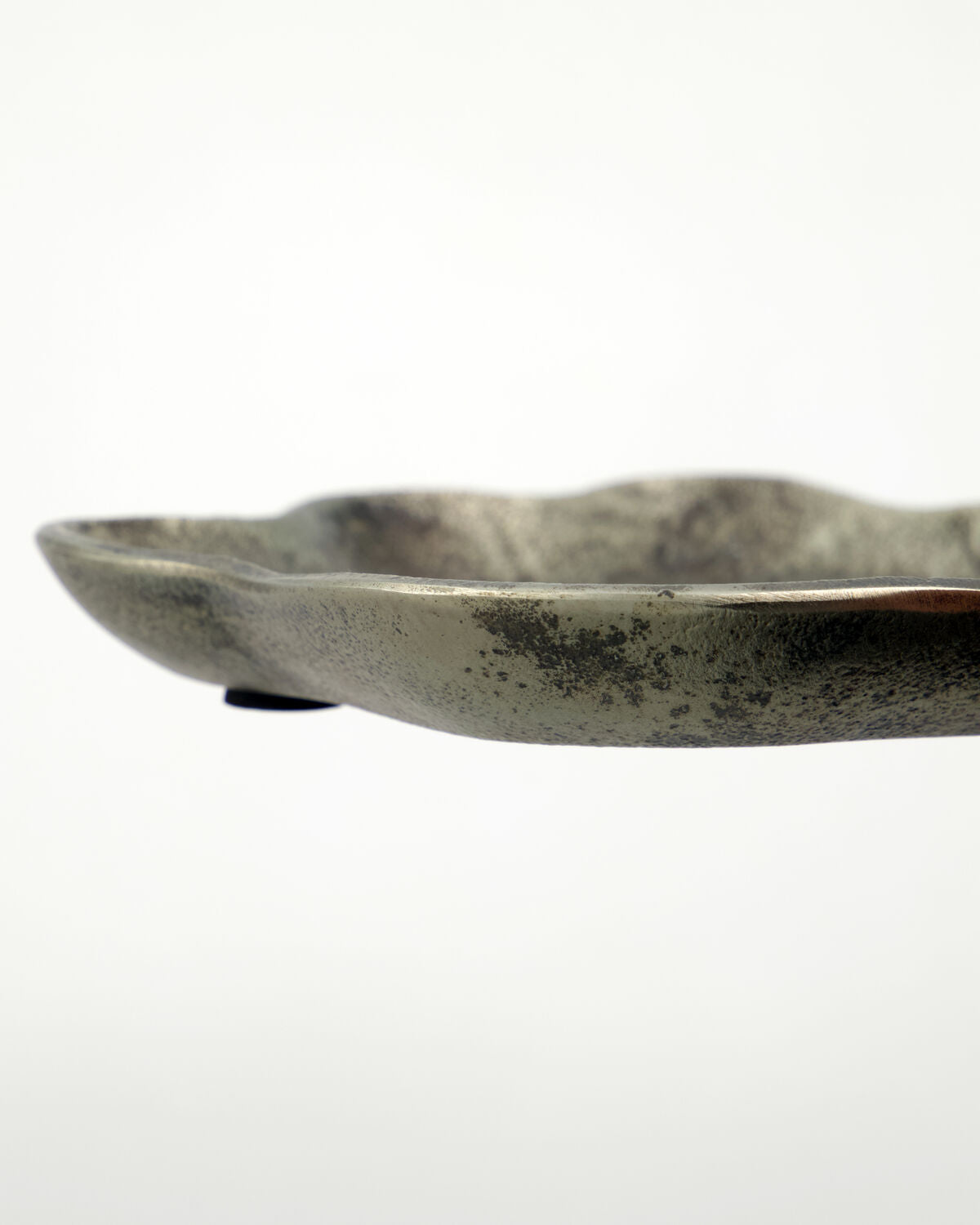 Tablett, HDTalas, Antik-Metall in Antik-Metall präsentiert im Onlineshop von KAQTU Design AG. Vase ist von House Doctor