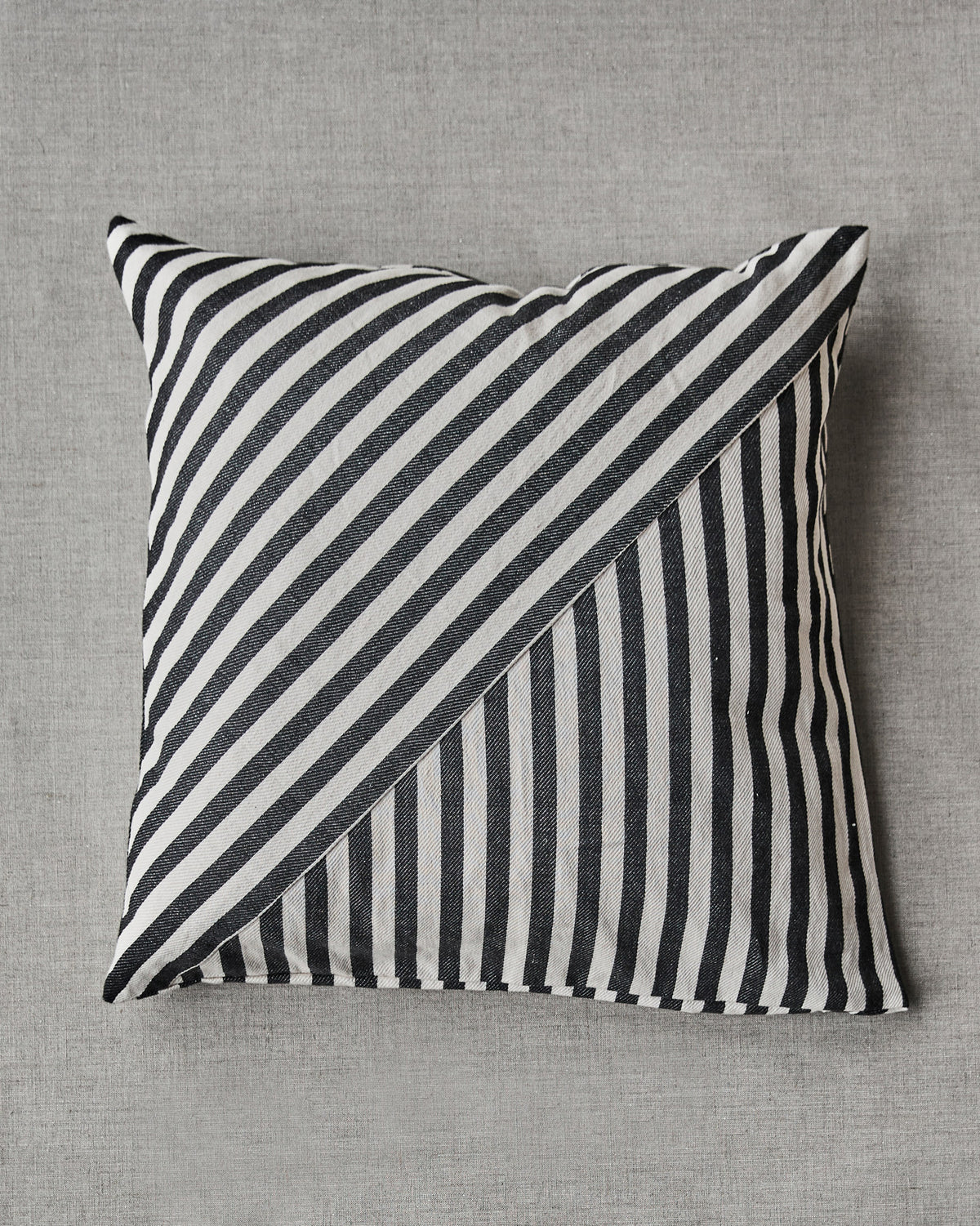 Kissenbezug, HDAzy, Schwarz,Off-White in Schwarz, Off-White präsentiert im Onlineshop von KAQTU Design AG. Deko Kissenbezug ist von House Doctor