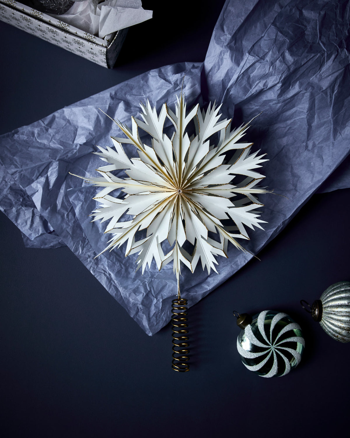 Weihnachtsbaumstern, HDAlsta, Weiß,Gold in Weiß, Gold präsentiert im Onlineshop von KAQTU Design AG. Aufbewahrungskorb ist von House Doctor