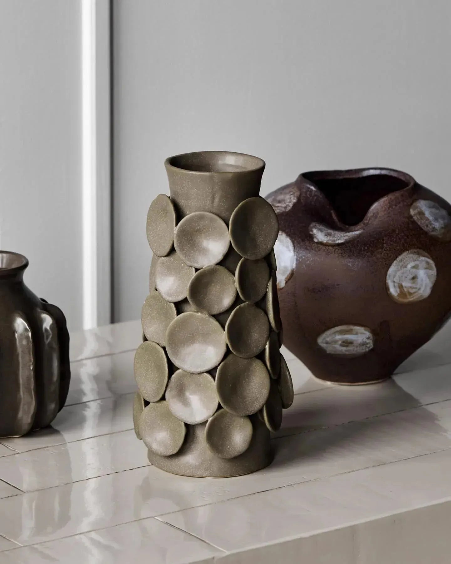 Vase, HDDot, Khaki in Khaki präsentiert im Onlineshop von KAQTU Design AG. Vase ist von House Doctor