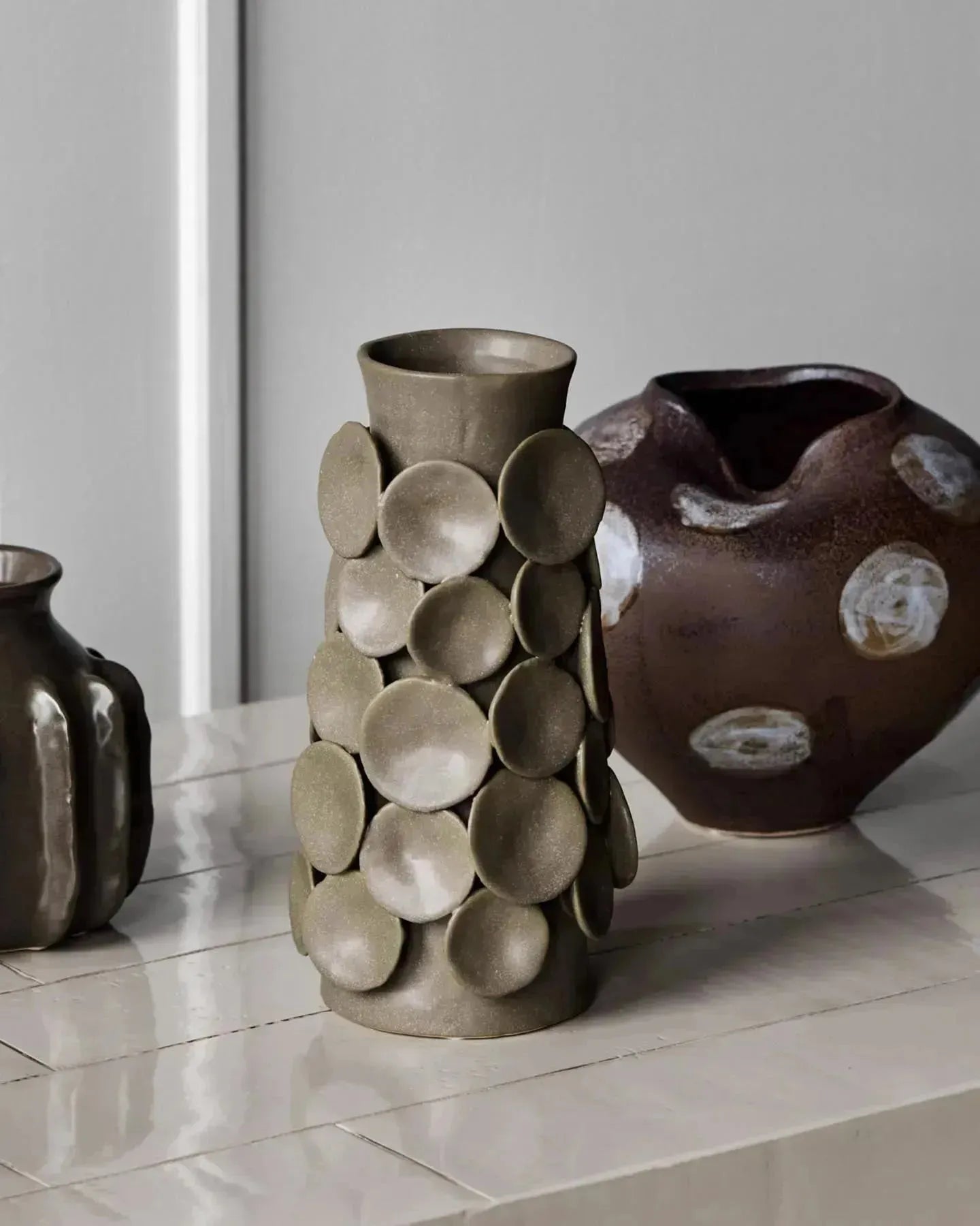 Vase, HDDot, Khaki in Khaki präsentiert im Onlineshop von KAQTU Design AG. Vase ist von House Doctor