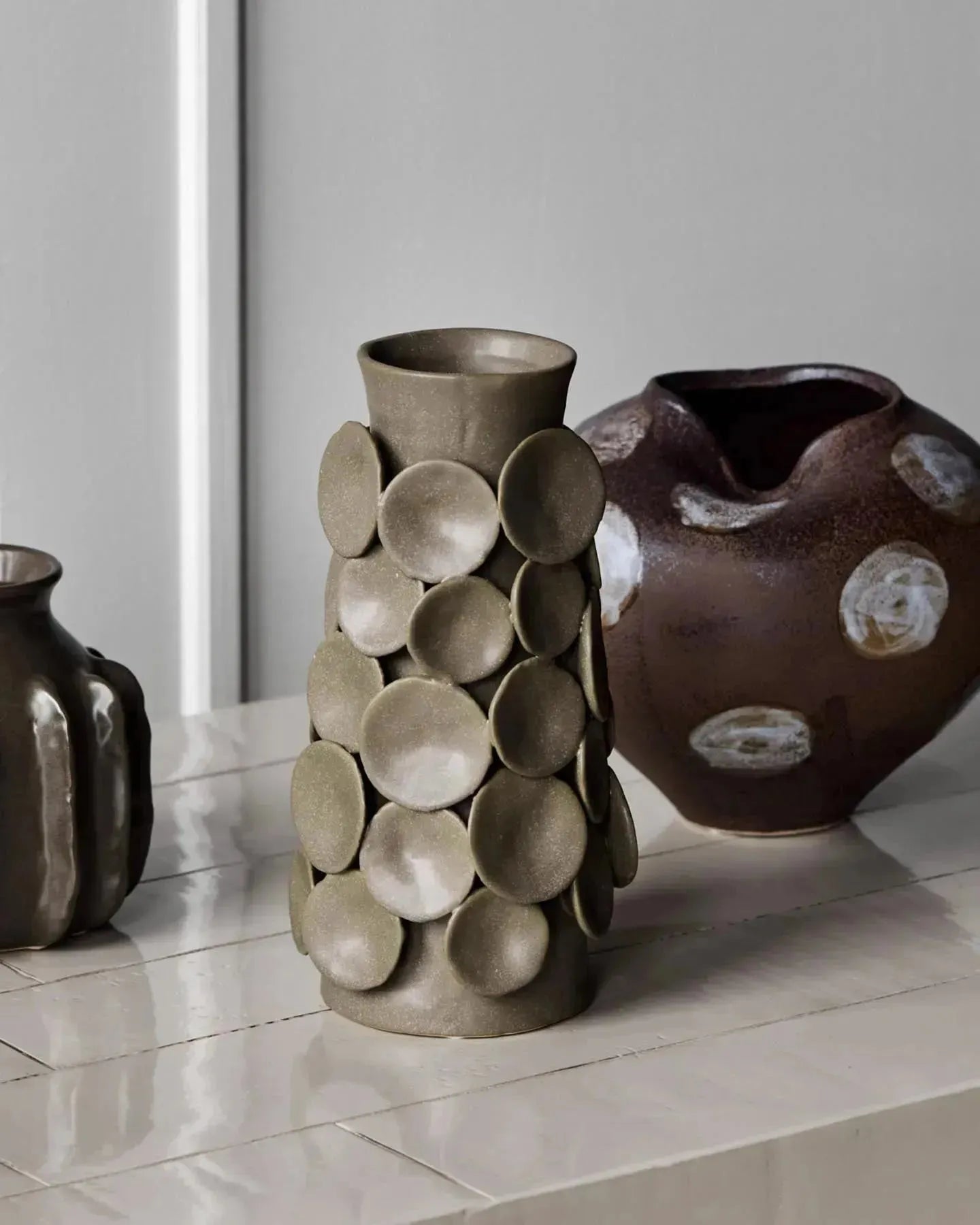 Vase, HDDot, Khaki in Khaki präsentiert im Onlineshop von KAQTU Design AG. Vase ist von House Doctor