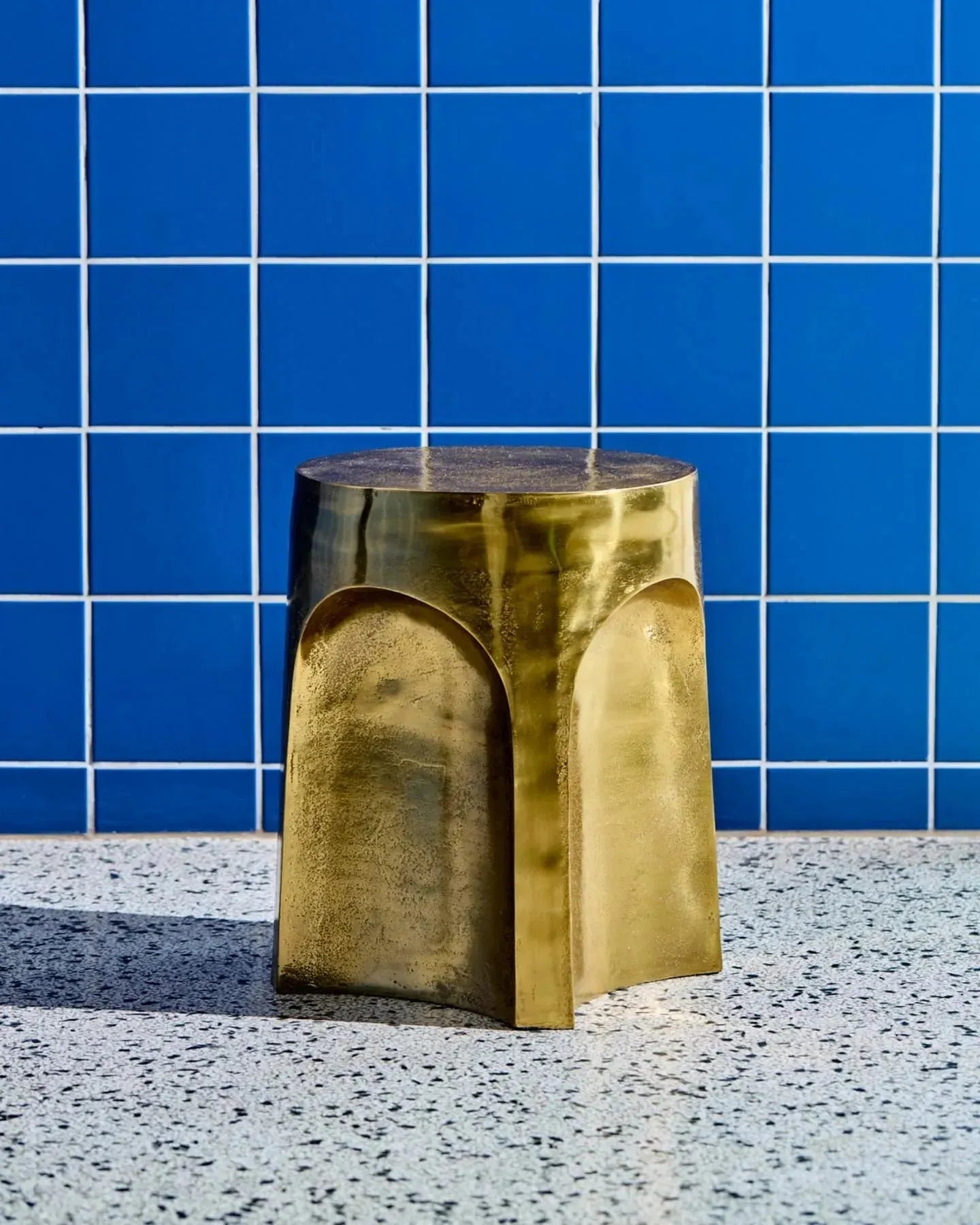 Beistelltisch, HDRiga, Antikgoldenes Finish in Antikgoldenes Finish präsentiert im Onlineshop von KAQTU Design AG. Beistelltisch ist von House Doctor