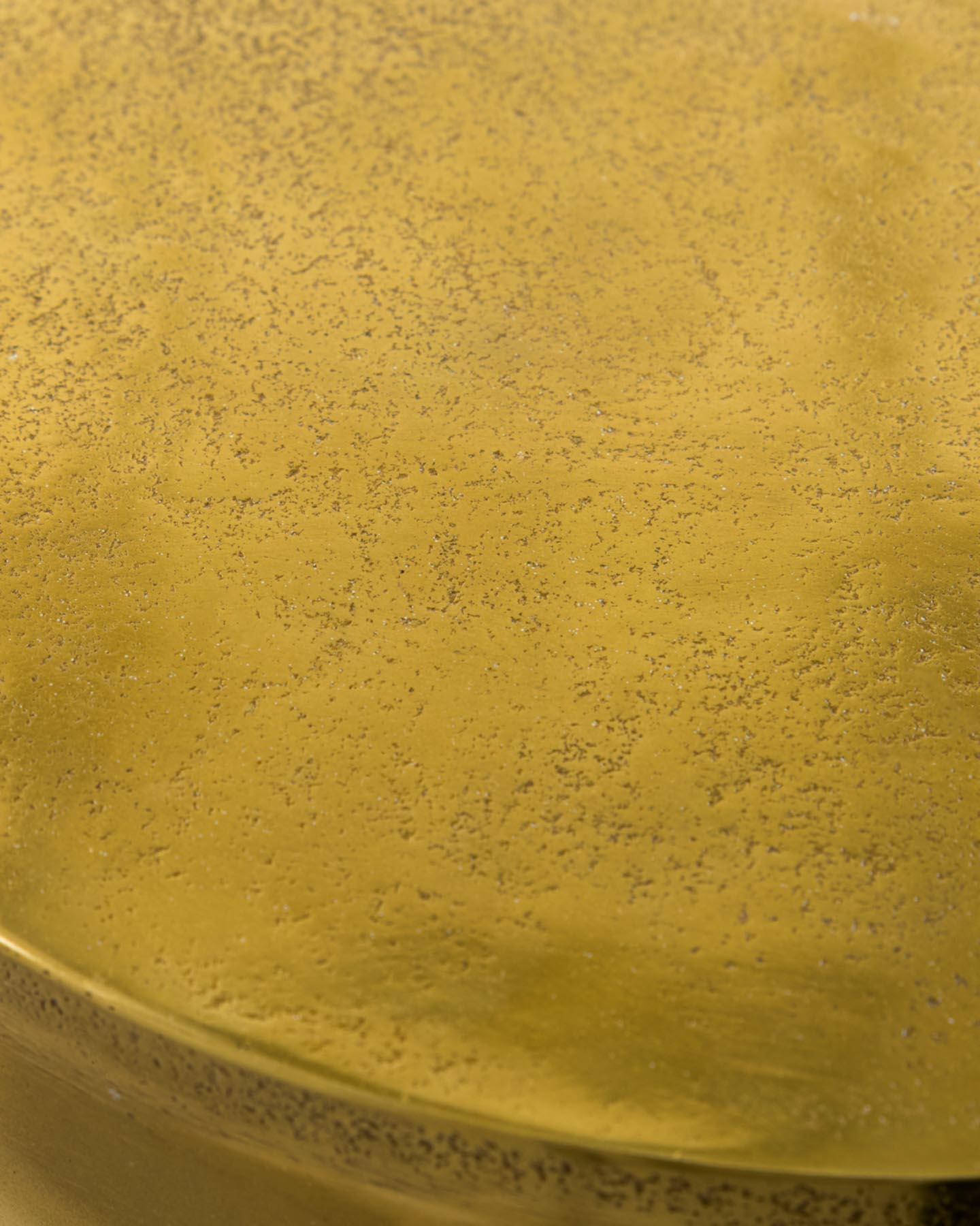 Beistelltisch, HDRiga, Antikgoldenes Finish in Antikgoldenes Finish präsentiert im Onlineshop von KAQTU Design AG. Beistelltisch ist von House Doctor