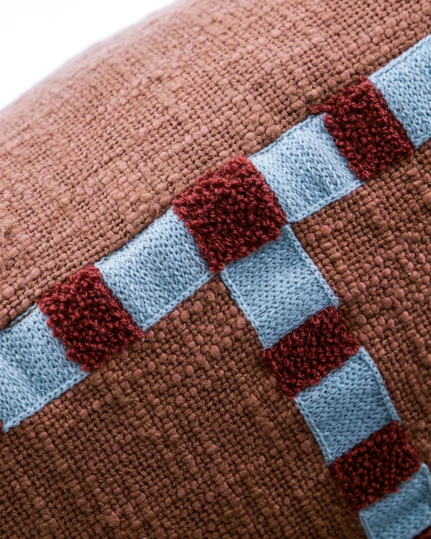 Kissenbezug, HDCross, Braun in Braun präsentiert im Onlineshop von KAQTU Design AG. Deko Kissenbezug ist von House Doctor