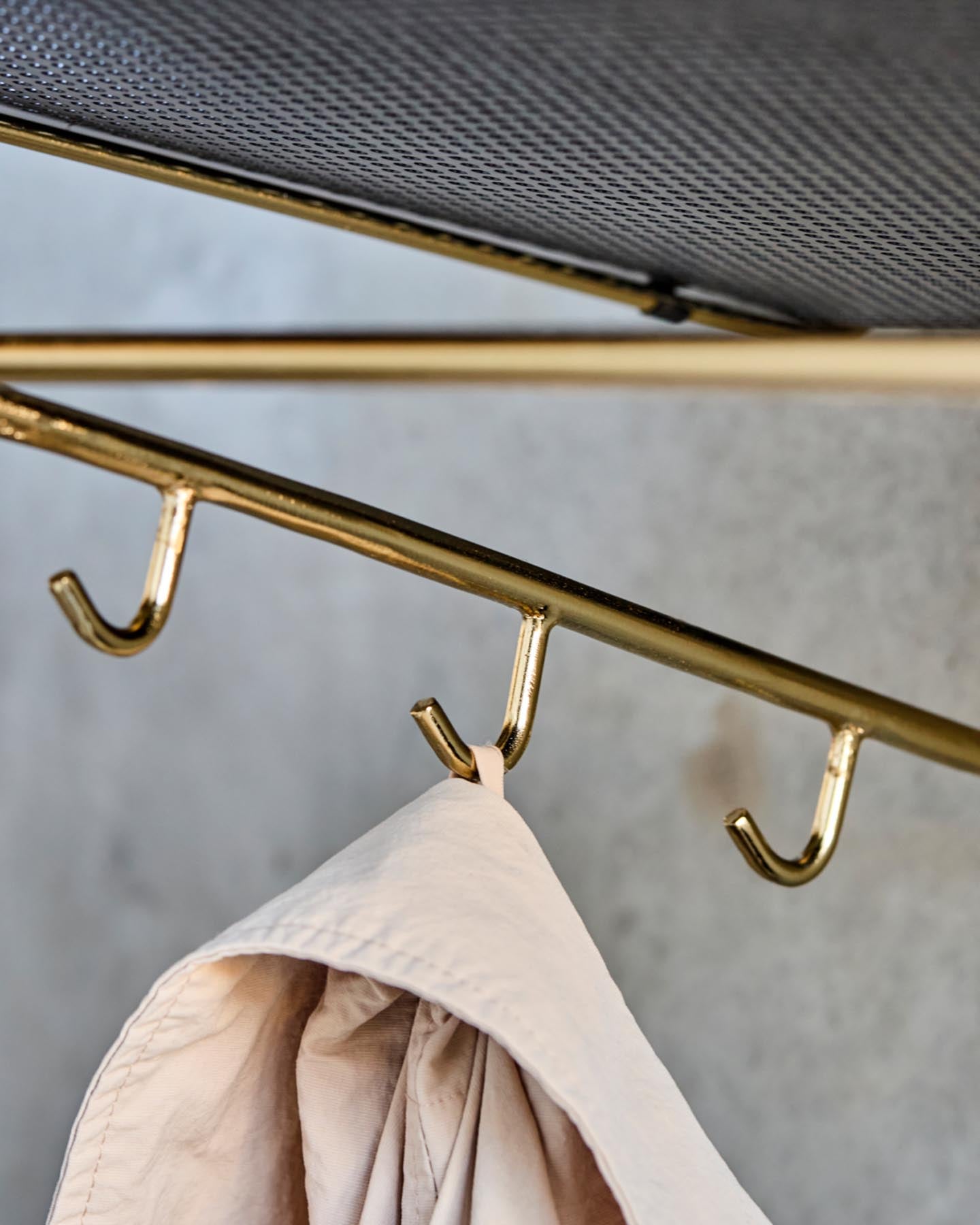 Regal, HDWally, Antikes Messing-Finish;Schwarz in Antikes Messing-Finish, Schwarz präsentiert im Onlineshop von KAQTU Design AG. Wandregal ist von House Doctor