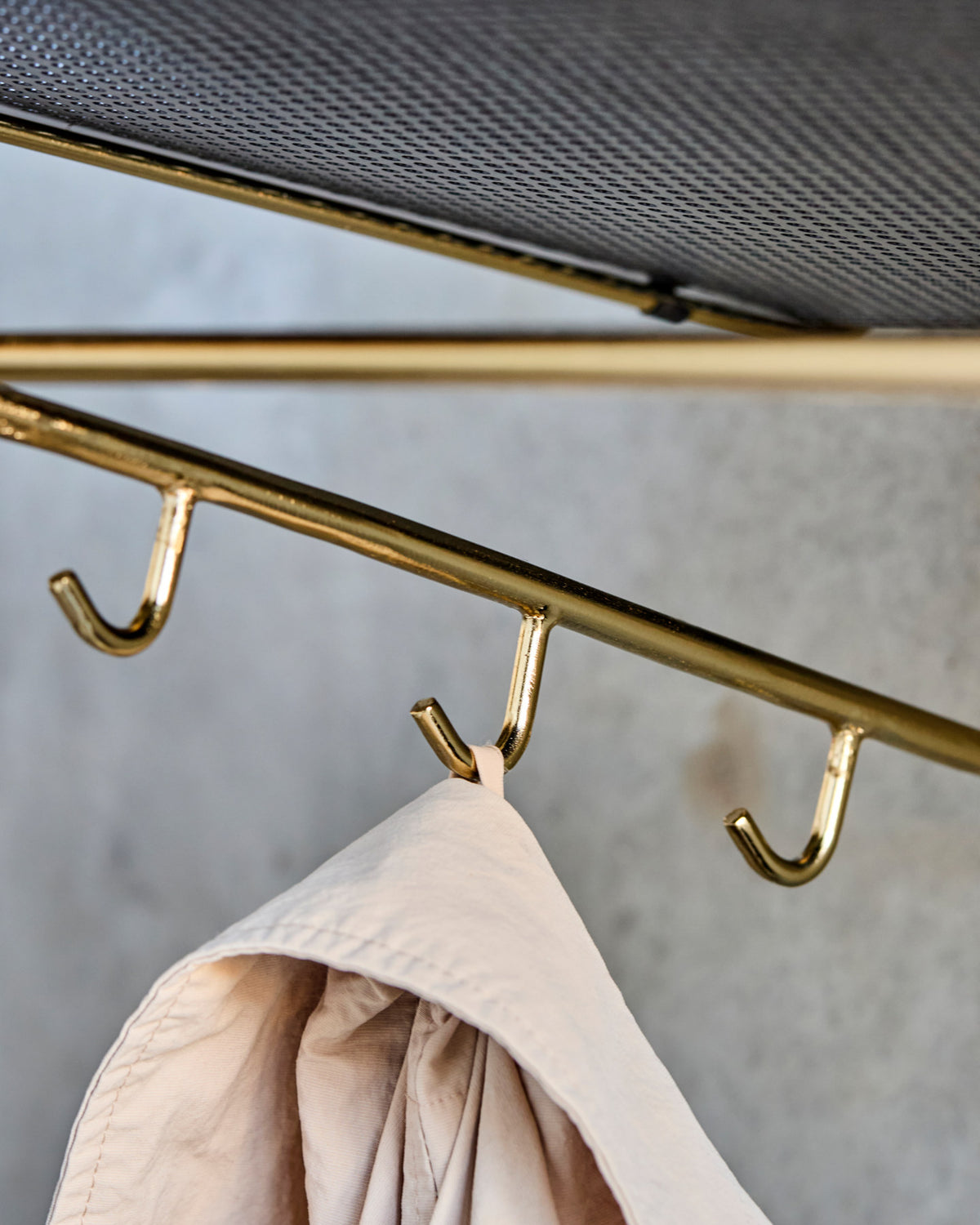 Regal, HDWally, Antikes Messing-Finish,Schwarz in Antikes Messing-Finish, Schwarz präsentiert im Onlineshop von KAQTU Design AG. Wandregal ist von House Doctor