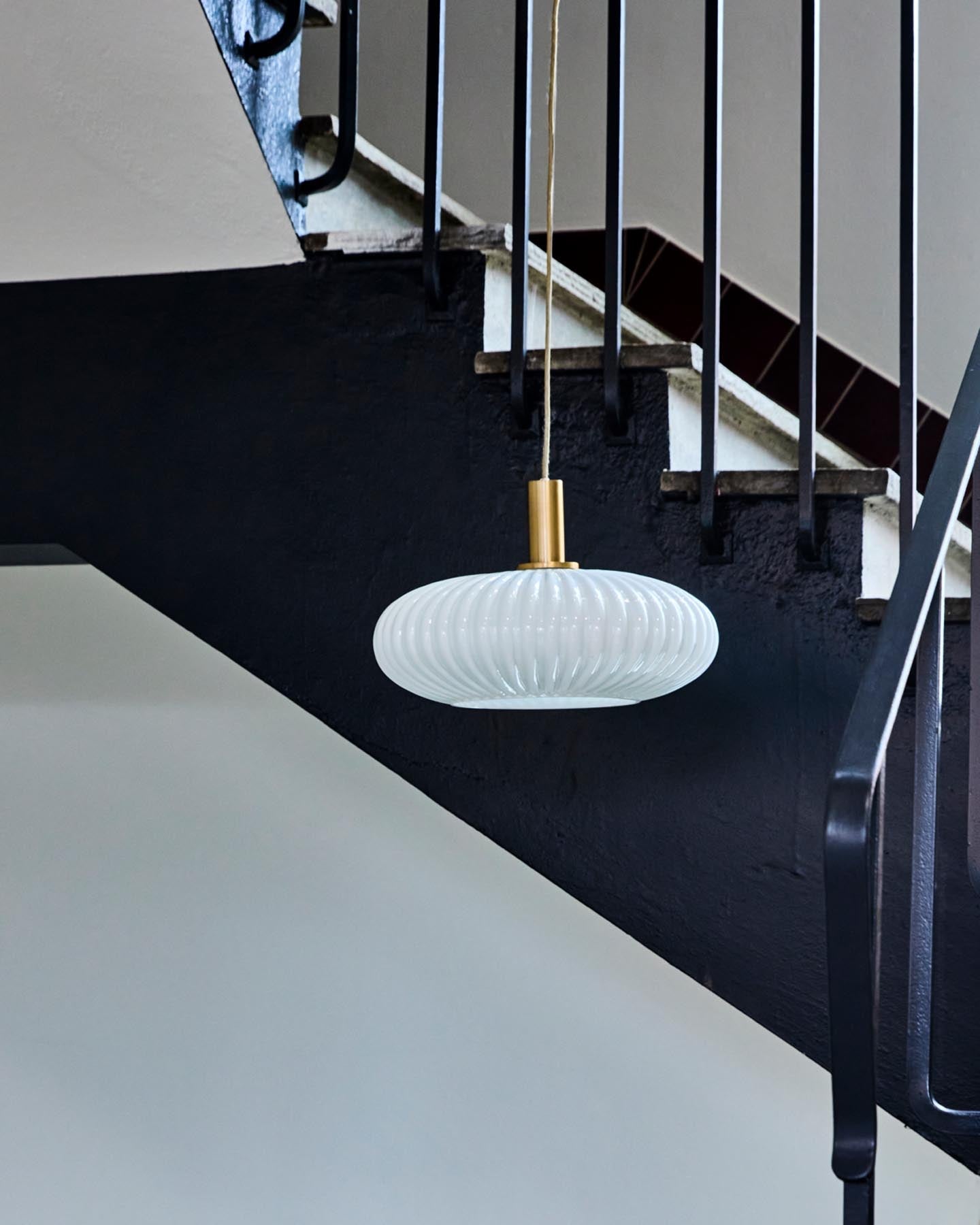 Lampe, HDFort, Antikes Messing-Finish;Off-White in Antikes Messing-Finish, Off-White präsentiert im Onlineshop von KAQTU Design AG. Pendelleuchte ist von House Doctor