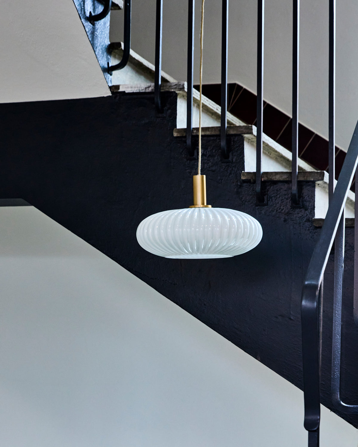 Lampe, HDFort, Antikes Messing-Finish,Off-White in Antikes Messing-Finish, Off-White präsentiert im Onlineshop von KAQTU Design AG. Pendelleuchte ist von House Doctor