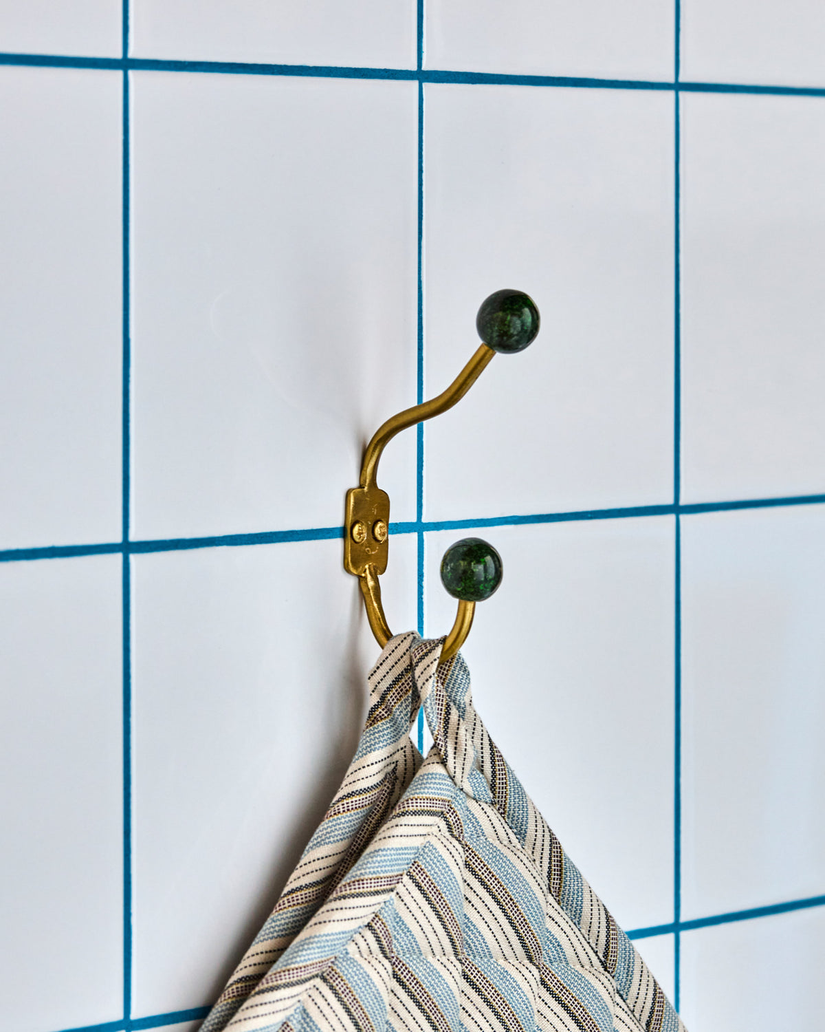 Haken, HDBall, Grün in Grün präsentiert im Onlineshop von KAQTU Design AG. Kleiderhaken ist von House Doctor