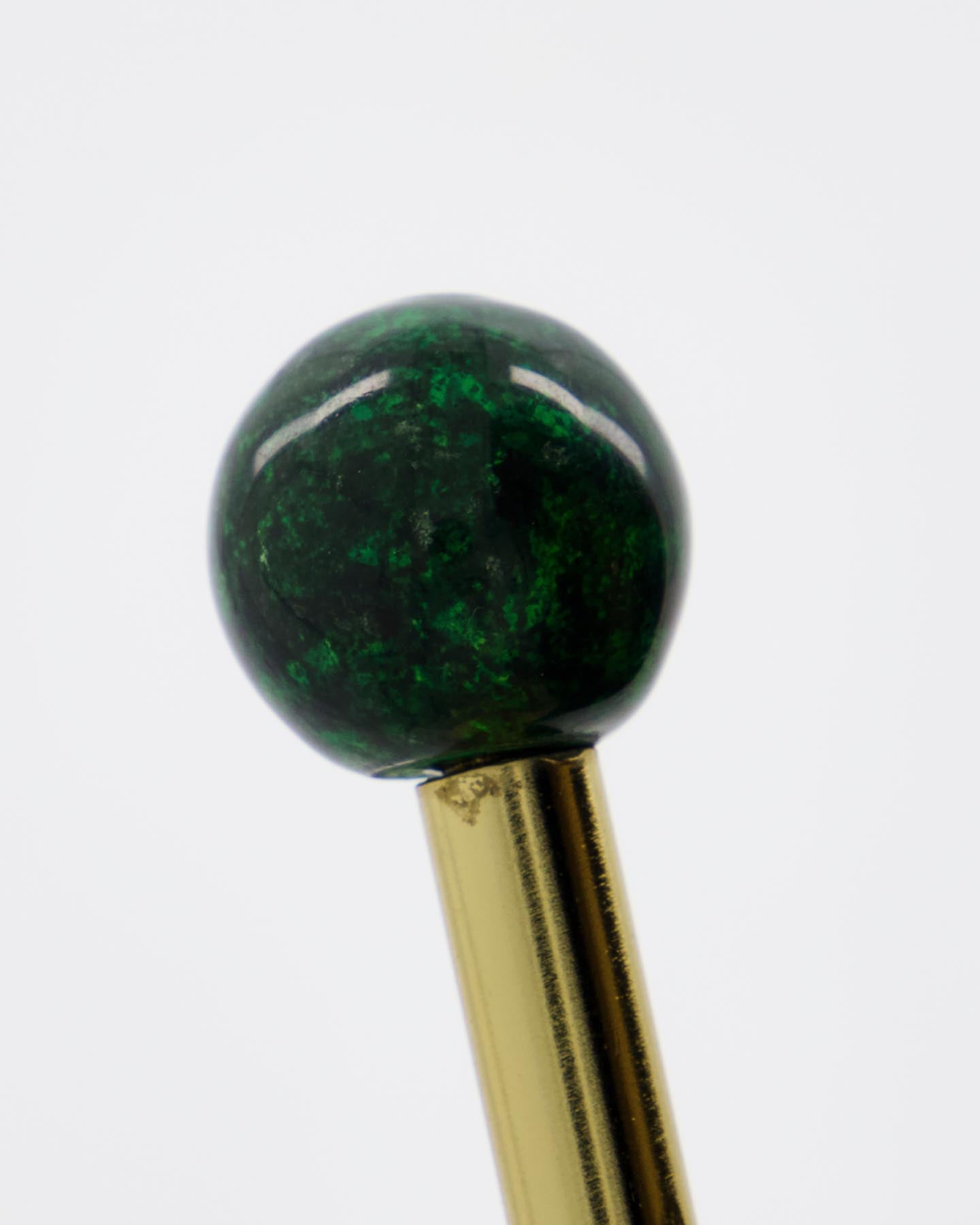 Haken, HDBall, Grün in Grün präsentiert im Onlineshop von KAQTU Design AG. Kleiderhaken ist von House Doctor