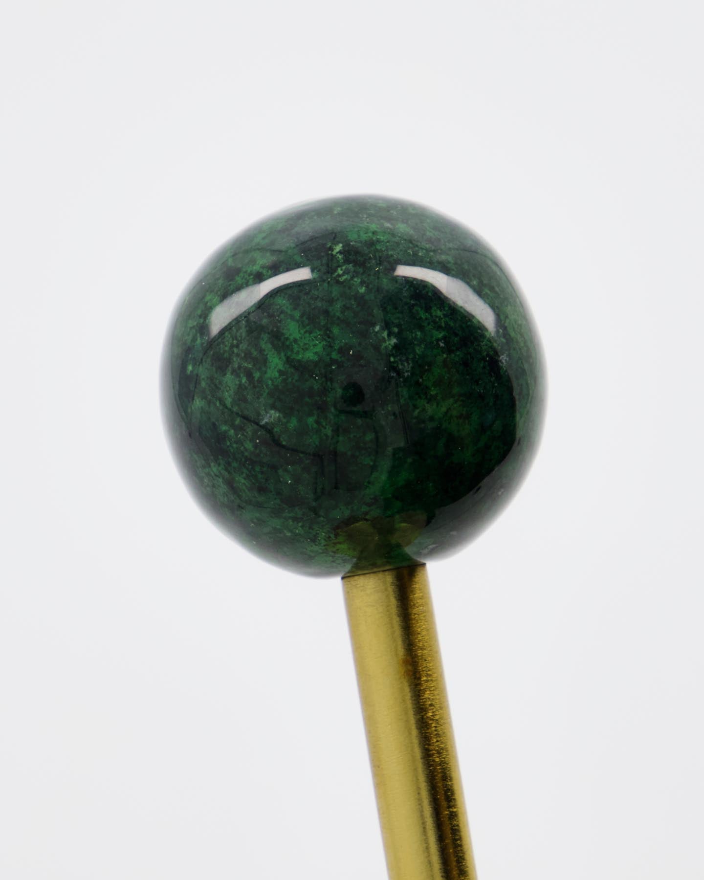 Haken, HDBall, Grün in Grün präsentiert im Onlineshop von KAQTU Design AG. Kleiderhaken ist von House Doctor