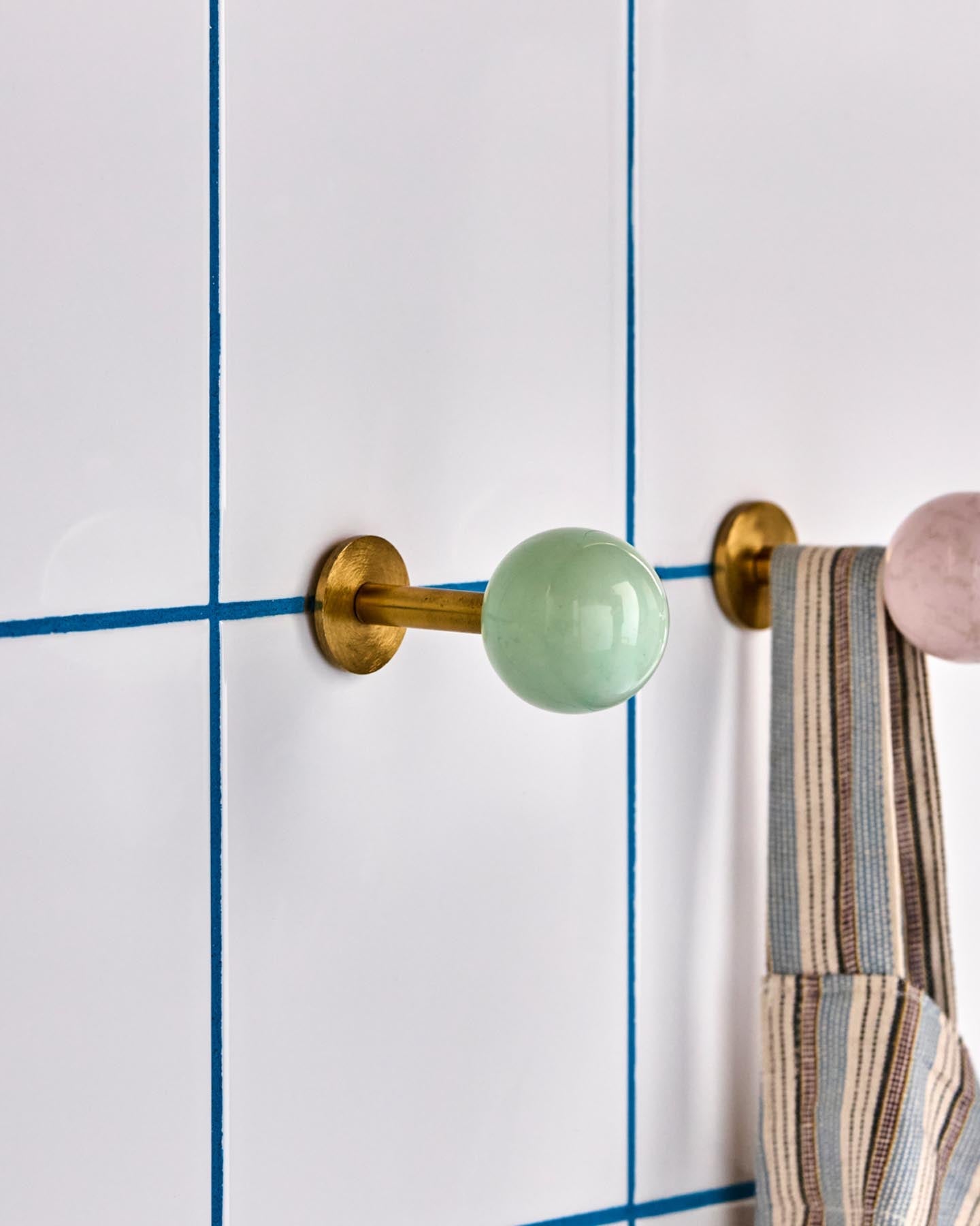 Haken, HDBall, Aqua in Aqua präsentiert im Onlineshop von KAQTU Design AG. Kleiderhaken ist von House Doctor
