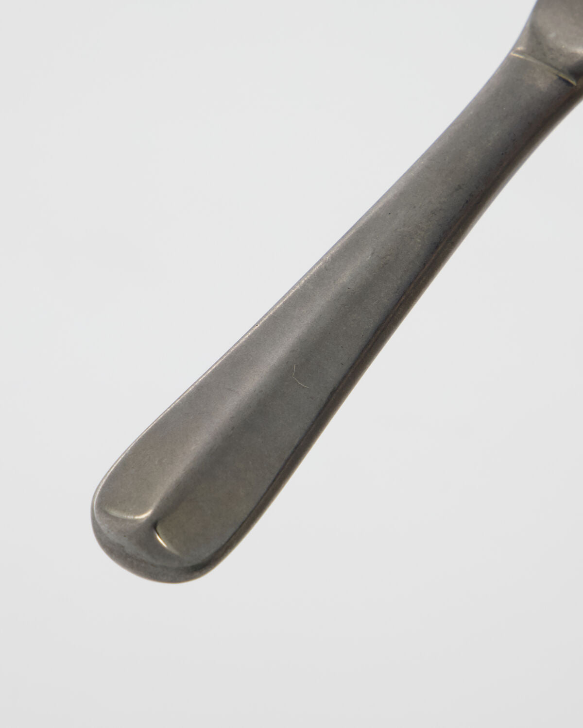 Elegantes Besteckset HDMora mit glänzendem Silber-Finish, ideal für besondere Anlässe und stilvolle Tischdekorationen.