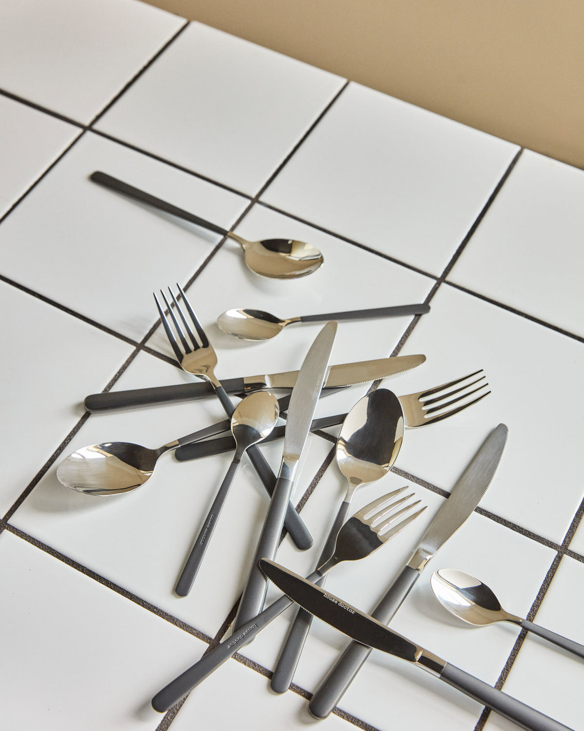 Besteckset, HDOx, Schwarz,Silber in Schwarz, Silber präsentiert im Onlineshop von KAQTU Design AG. Besteckset ist von House Doctor