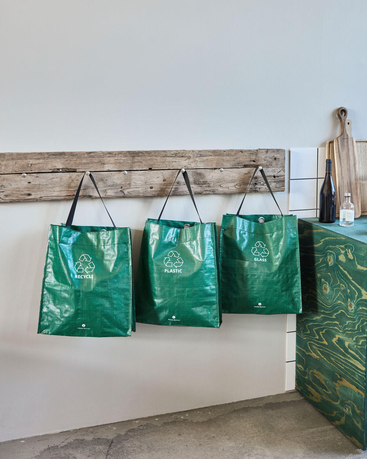 Stylische grüne Tasche aus HDRecycle-Material von House Doctor, ideal für umweltbewusste Modebewusste. Perfekt für den Alltag.