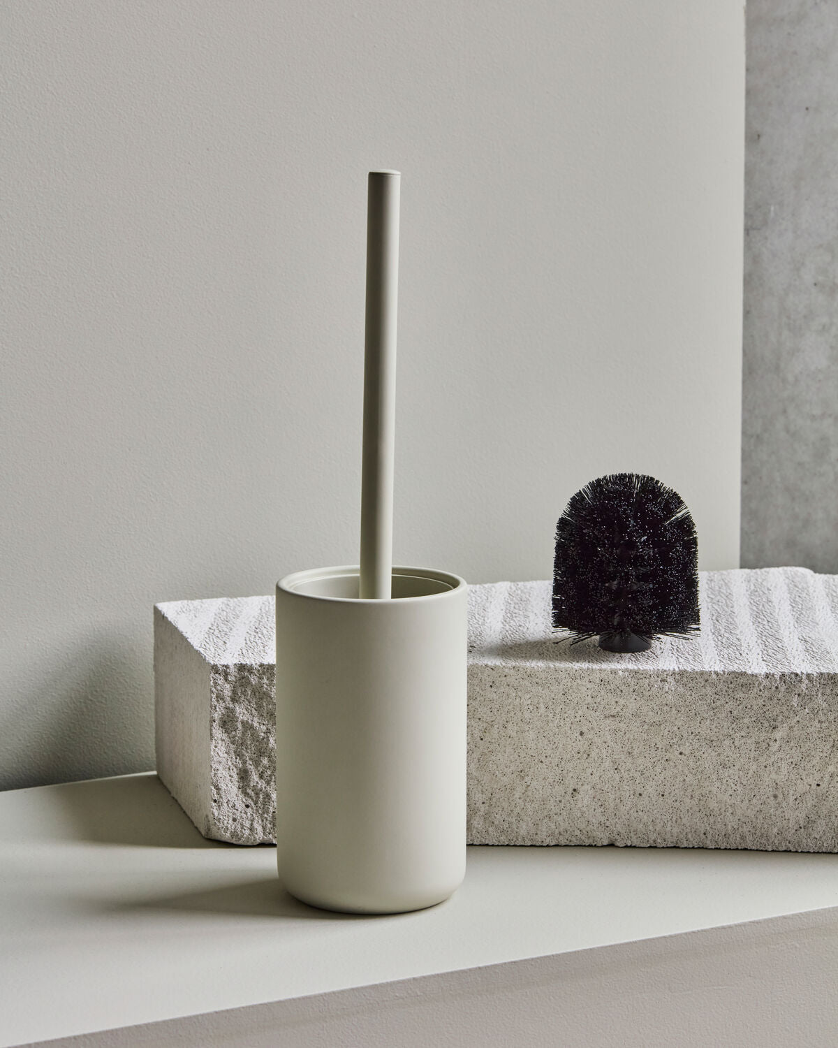 Klobürste, HDPetra, Off-White in Off-white präsentiert im Onlineshop von KAQTU Design AG. Toilettenbürste ist von House Doctor