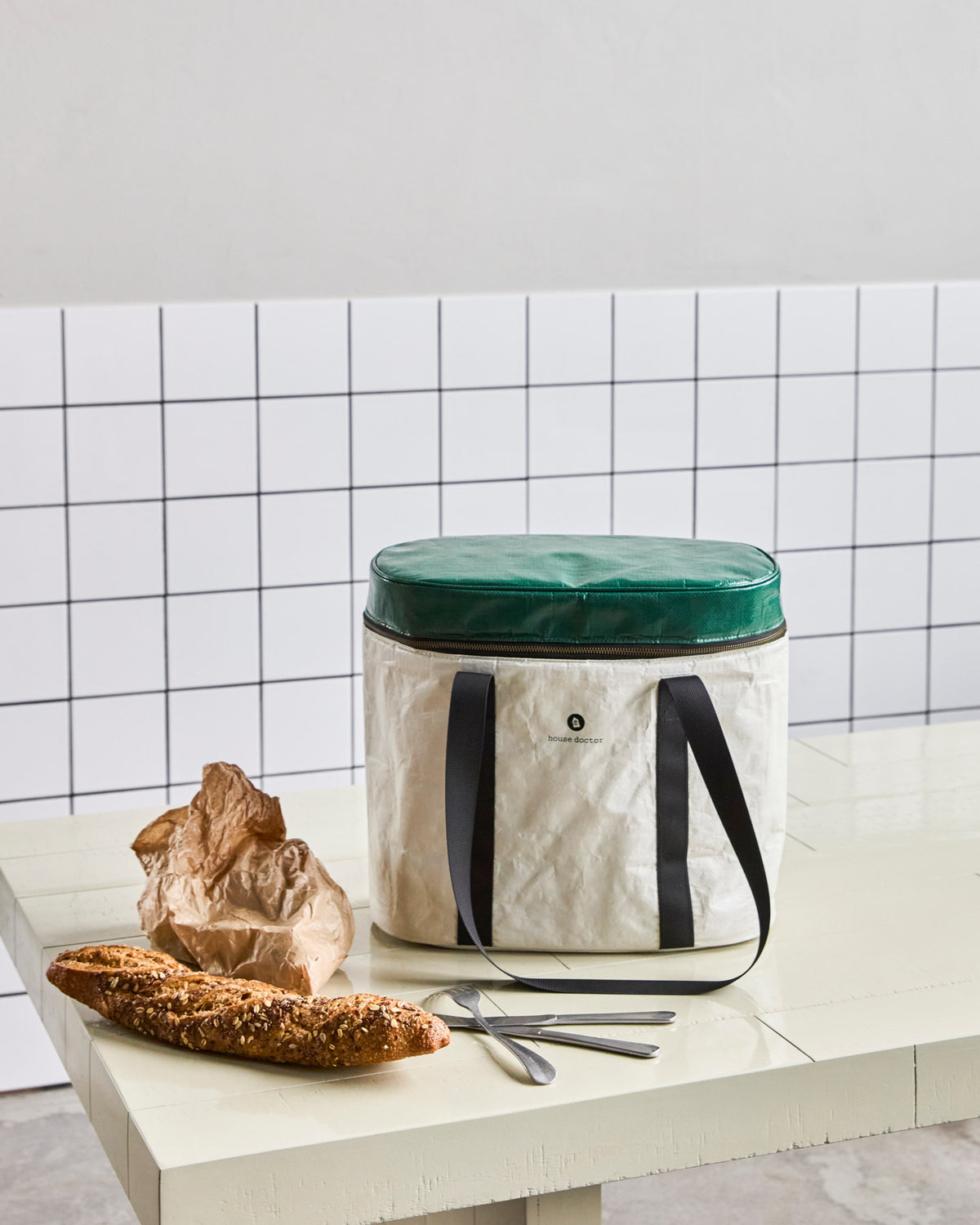 Kühltasche, HDPicnic, Sand, Dunkelgrün in Sand präsentiert im Onlineshop von KAQTU Design AG. Kühltasche ist von House Doctor;Kühltasche, HDPicnic, Sand, Dunkelgrün in Sand präsentiert im Onlineshop von KAQTU Design AG. Kühltasche ist von House Doctor;Kühltasche, HDPicnic, Sand, Dunkelgrün in Sand präsentiert im Onlineshop von KAQTU Design AG. Kühltasche ist von House Doctor