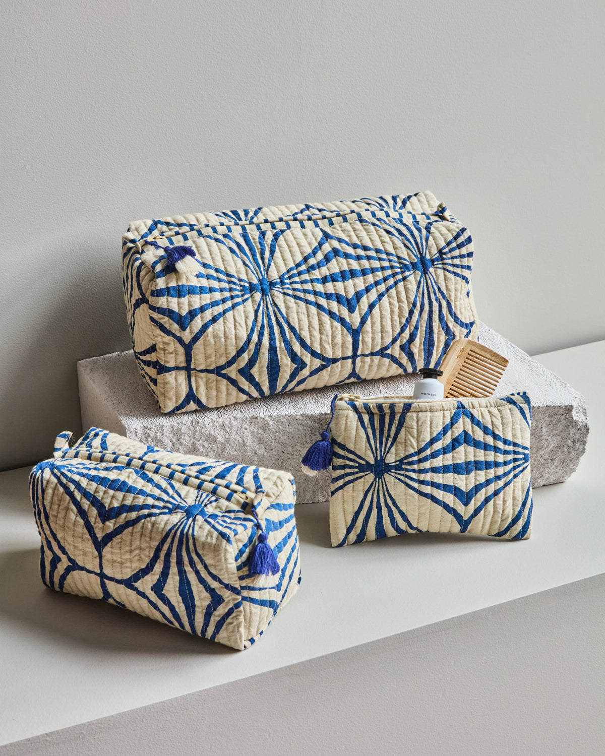 Kulturtasche, HDCare, Blau in Blue präsentiert im Onlineshop von KAQTU Design AG. Badzubehör ist von House Doctor