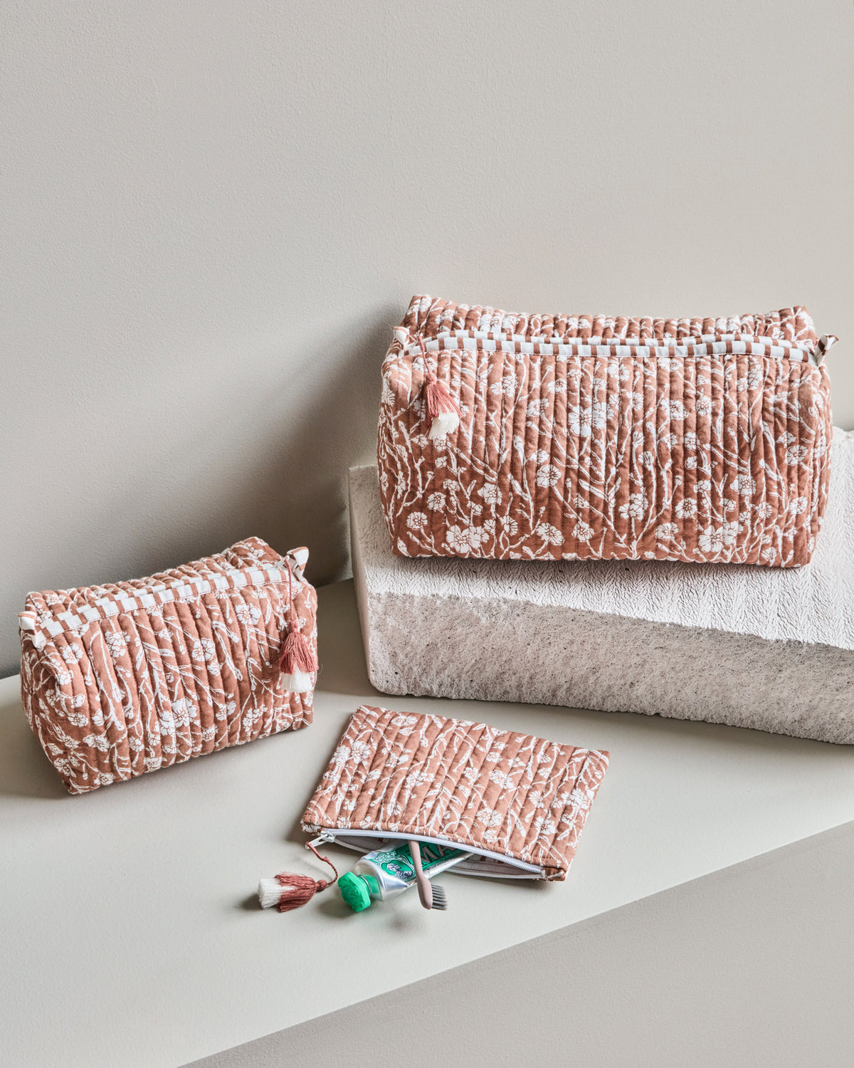 Kulturtasche, HDCare, Terrakotta in Terracotta präsentiert im Onlineshop von KAQTU Design AG. Badzubehör ist von House Doctor