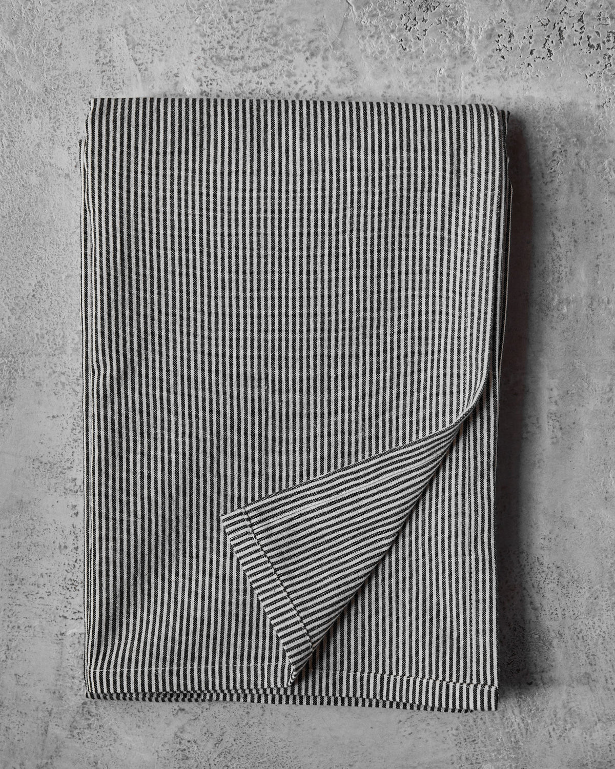 Tischdecke, HDBlock, Sand, Schwarz in Sand präsentiert im Onlineshop von KAQTU Design AG. Tischdecke ist von House Doctor