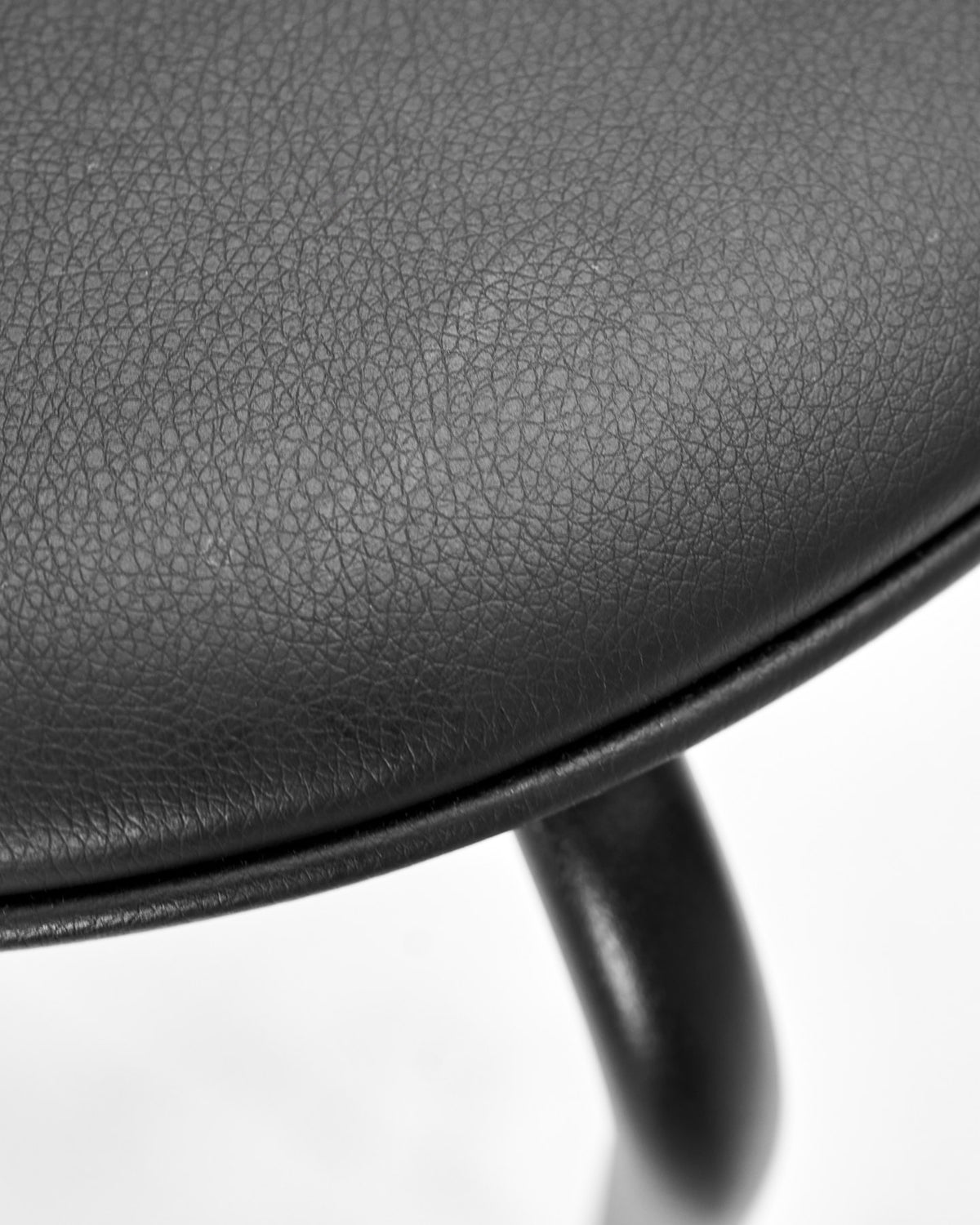 Hocker, HDPova, Schwarz in Black präsentiert im Onlineshop von KAQTU Design AG. Hocker ist von House Doctor