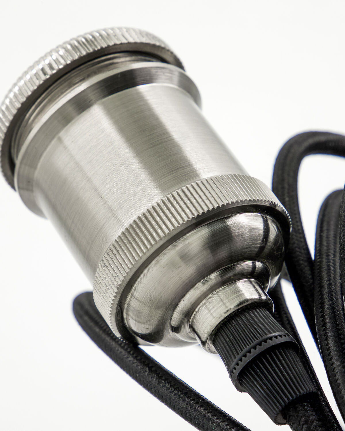 Moderner E27 Lampensockel von HDFly in edlem Silber-Finish, perfekt für kreative Lichtgestaltungen und stilvolle Innenräume.