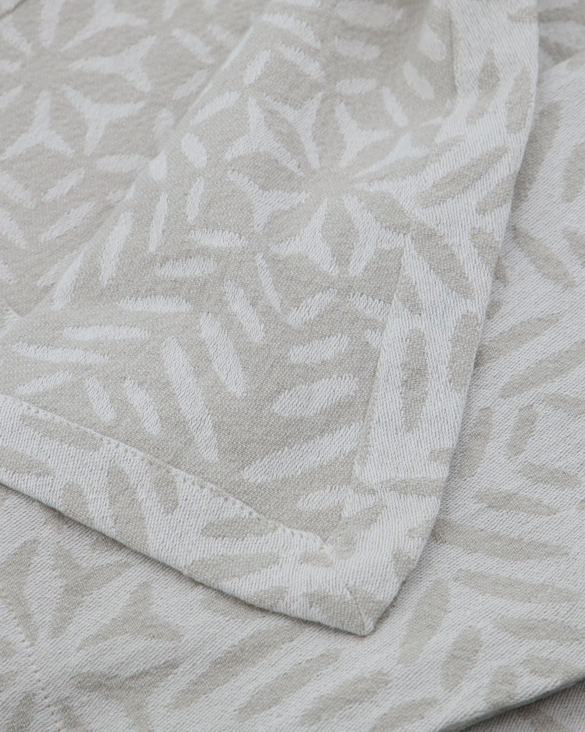 Tischdecke, HDClip, Weiß, Grau in White präsentiert im Onlineshop von KAQTU Design AG. Geschirrtuch ist von House Doctor