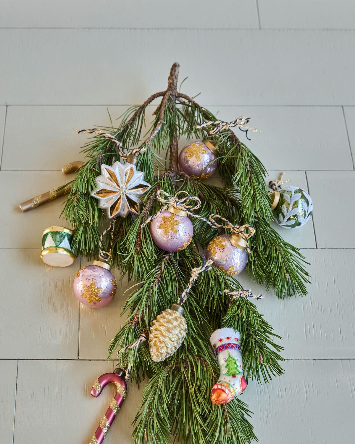 Eleganter rosa Weihnachtsschmuck von House Doctor, HDFiore, ideal für festliche Dekoration und stimmungsvolle Akzente in Ihrem Zuhause.