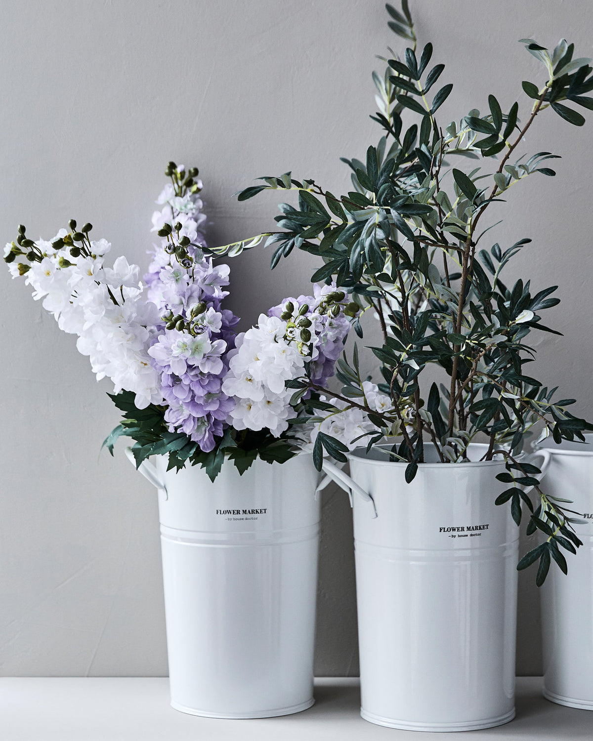 Glänzend weisser Eisen-Blumentopf HDStore von House Doctor in runder Form;Glänzend weisser Eisen-Blumentopf HDStore von House Doctor in runder Form;Glänzend weisser Eisen-Blumentopf HDStore von House Doctor in runder Form;Glänzend weisser Eisen-Blumentopf HDStore von House Doctor in runder Form