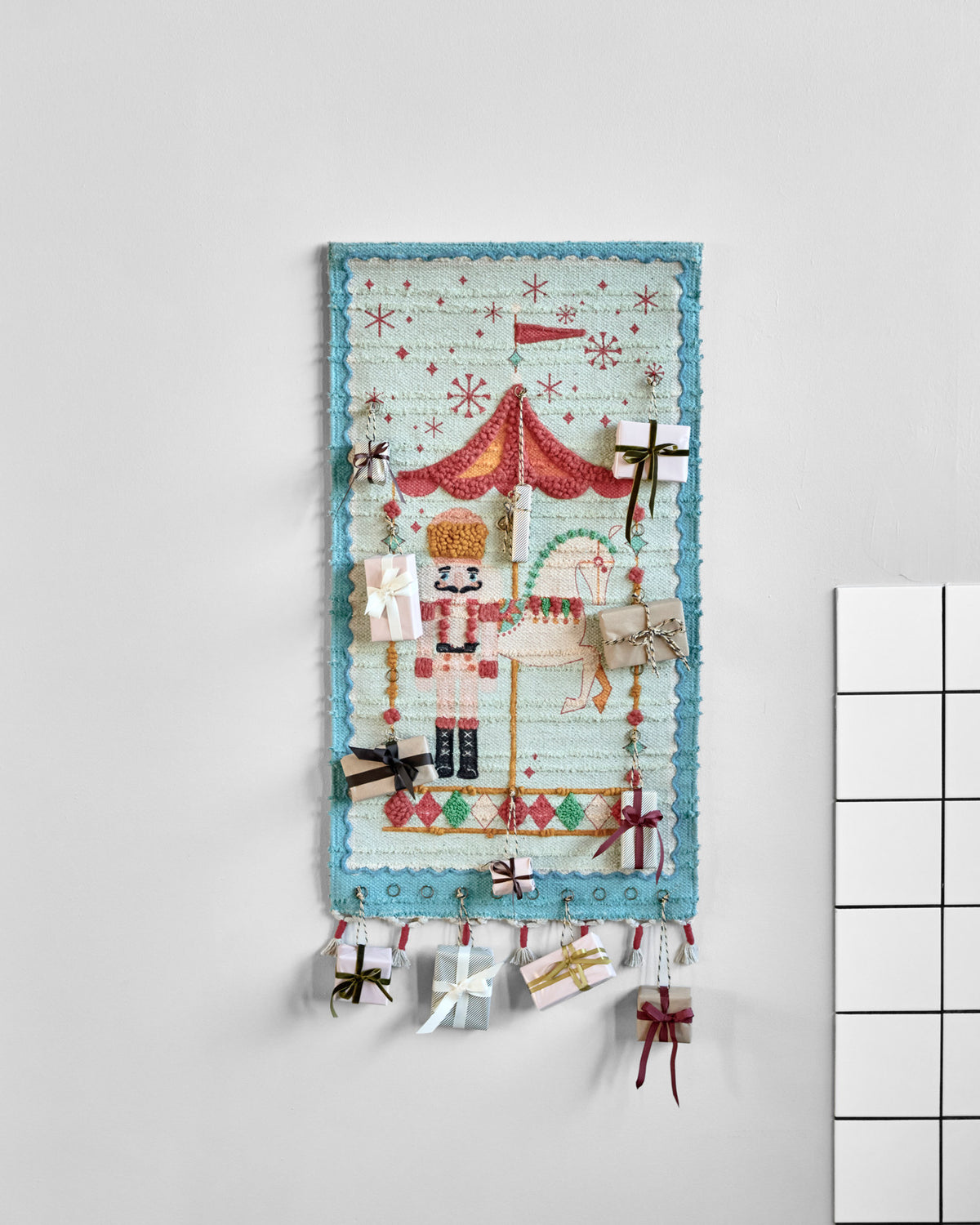 Adventskalender, HDHorse, Grün, Braun, Rot gebrannt in Green präsentiert im Onlineshop von KAQTU Design AG. Weihnachtszubehör ist von House Doctor