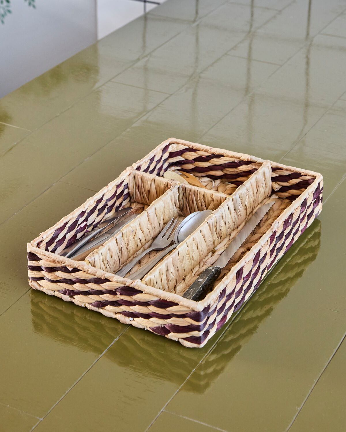 Eleganter brauner Organizer von House Doctor, ideal für die stilvolle Aufbewahrung von Besteck und Küchenutensilien.