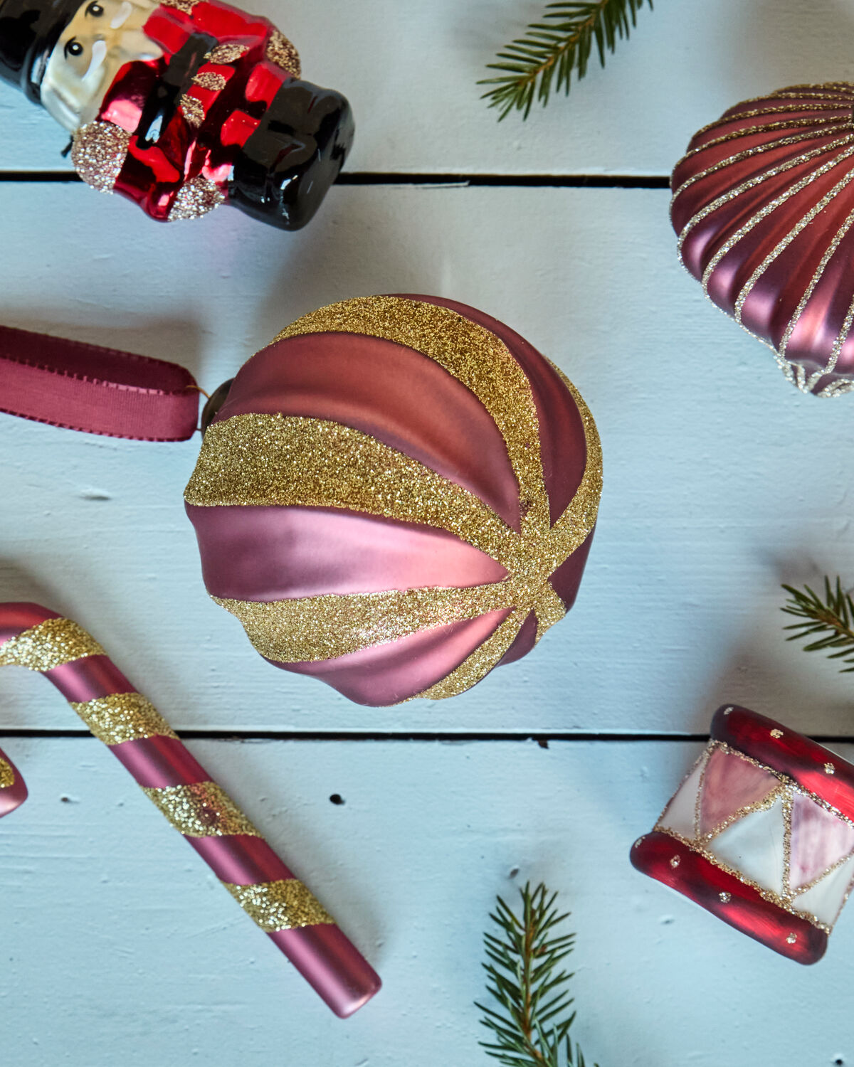 Eleganter Weihnachtsschmuck in Staubrot, HDSwirl von House Doctor, ideal für festliche Dekoration und stimmungsvolle Akzente.