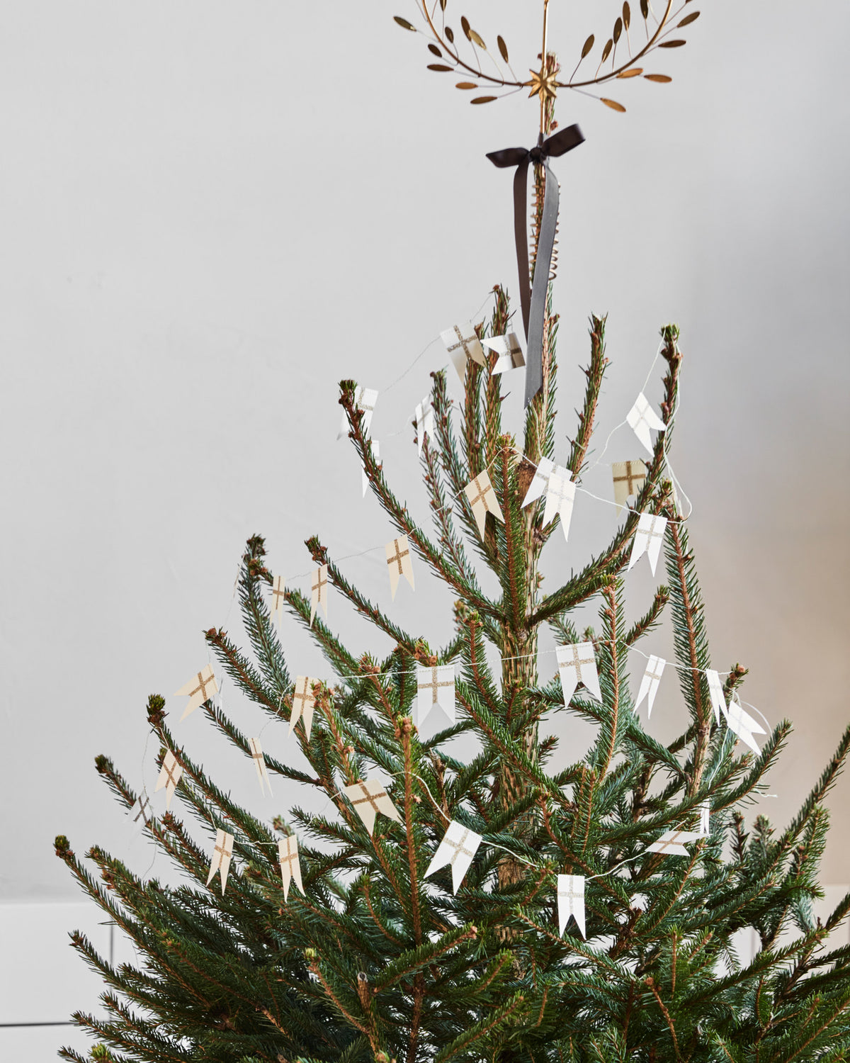 Girlande, HDFlags, Weiß, Champagner in White präsentiert im Onlineshop von KAQTU Design AG. Weihnachtszubehör ist von House Doctor;Girlande, HDFlags, Weiß, Champagner in White präsentiert im Onlineshop von KAQTU Design AG. Weihnachtszubehör ist von House Doctor;Girlande, HDFlags, Weiß, Champagner in White präsentiert im Onlineshop von KAQTU Design AG. Weihnachtszubehör ist von House Doctor