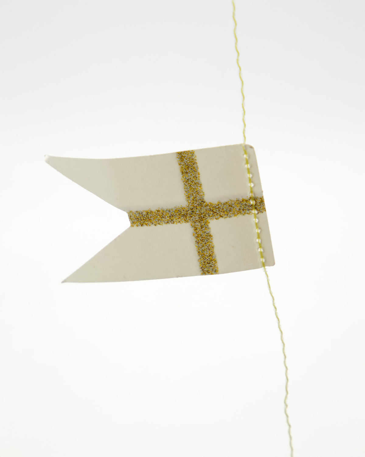 Girlande, HDFlags, Weiß, Champagner in White präsentiert im Onlineshop von KAQTU Design AG. Weihnachtszubehör ist von House Doctor