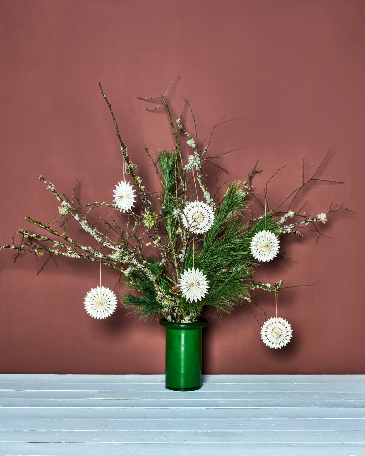 Weihnachtsschmuck HDStelle: gefaltete Papiersterne in Off-White mit Goldglitzer