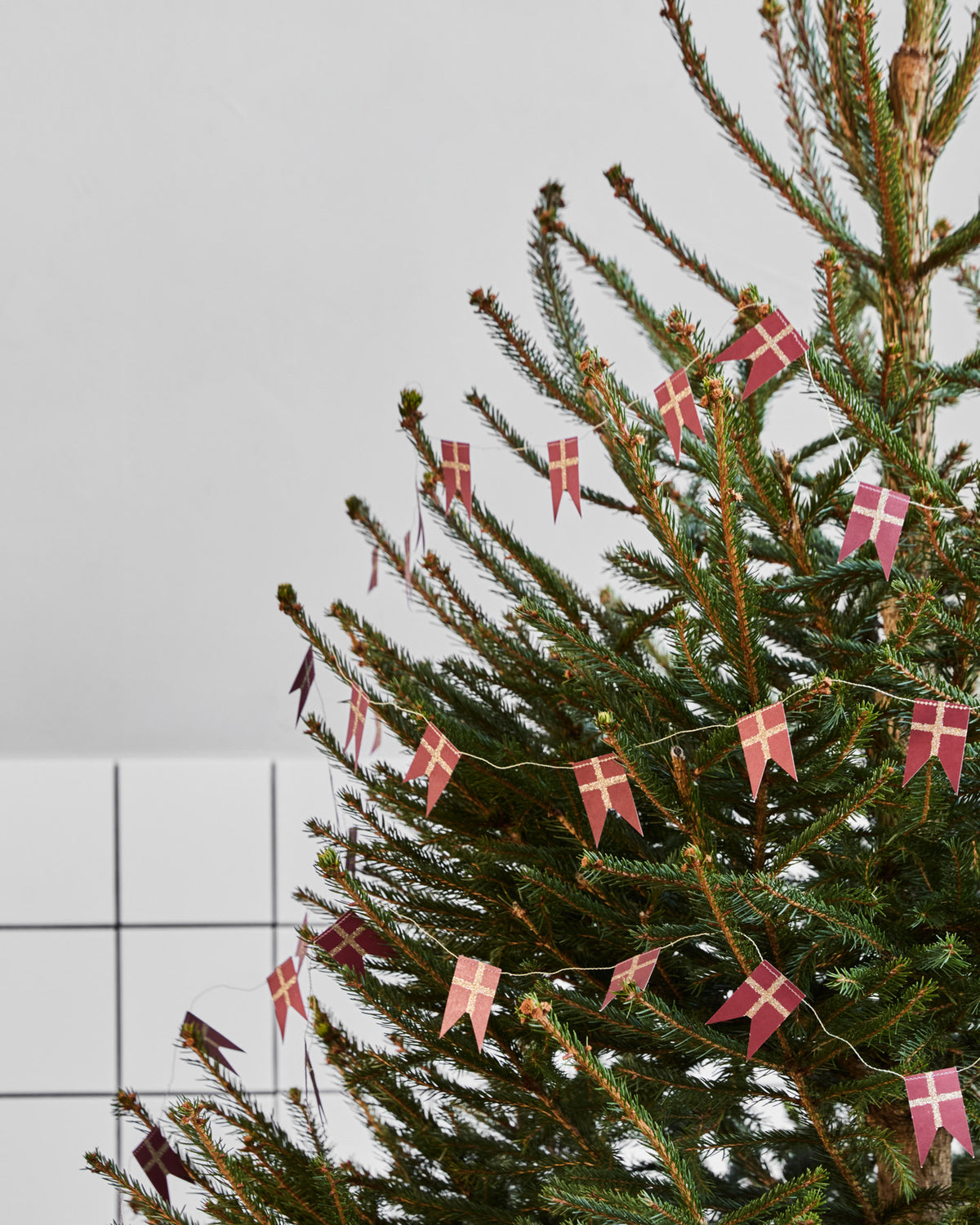 Girlande, HDFlags, Rot, Champagner in Red präsentiert im Onlineshop von KAQTU Design AG. Weihnachtszubehör ist von House Doctor;Girlande, HDFlags, Rot, Champagner in Red präsentiert im Onlineshop von KAQTU Design AG. Weihnachtszubehör ist von House Doctor;Girlande, HDFlags, Rot, Champagner in Red präsentiert im Onlineshop von KAQTU Design AG. Weihnachtszubehör ist von House Doctor