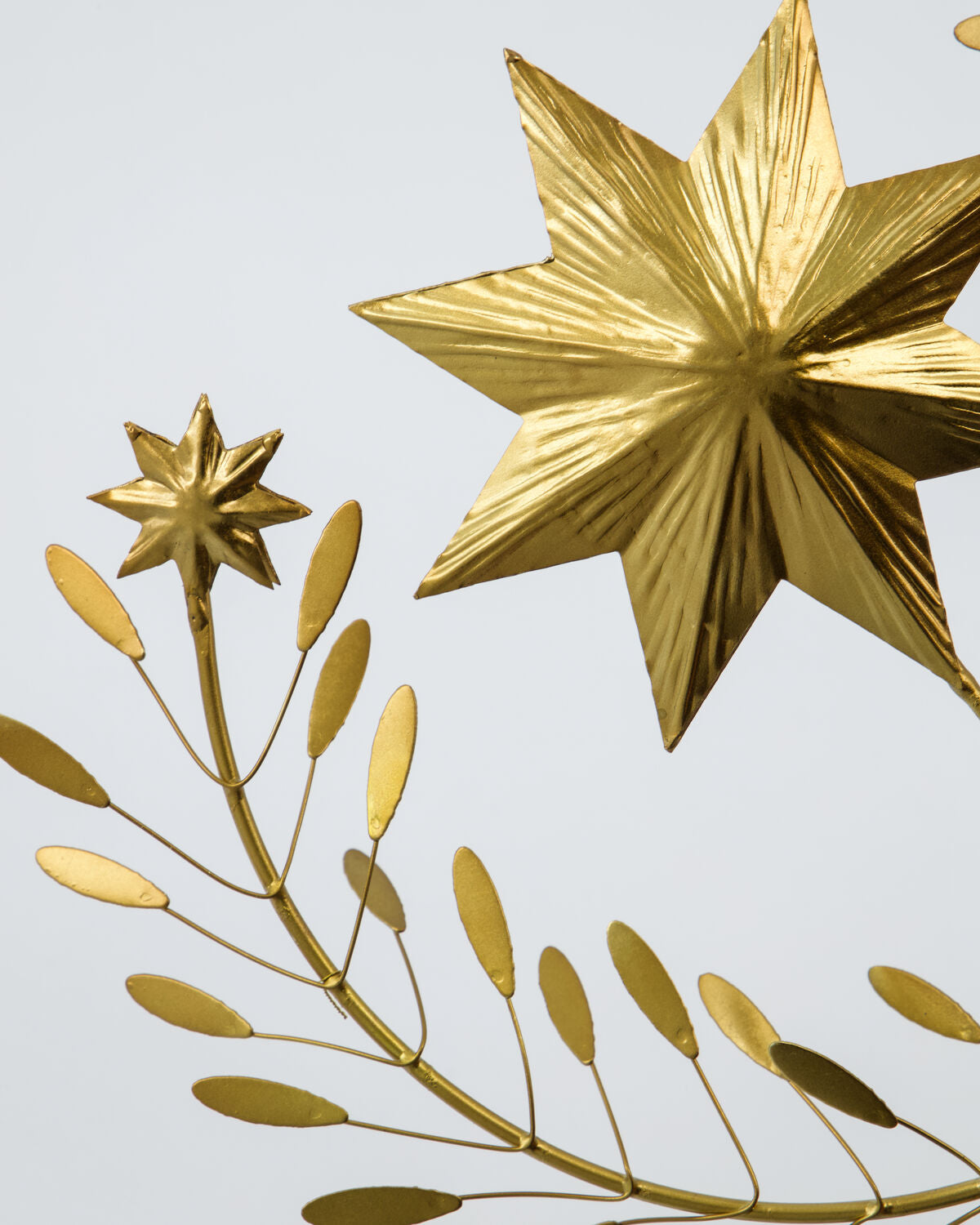 Glänzender Weihnachtsbaumstern in edlem Goldton von House Doctor, perfekt für eine festliche Atmosphäre und stilvolle Weihnachtsdekoration.
