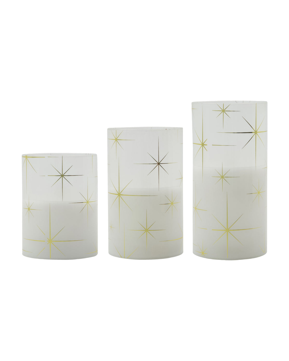 Drei weisse LED-Kerzen aus Glas und Paraffinwachs in Zylinderform mit Sternmotiv