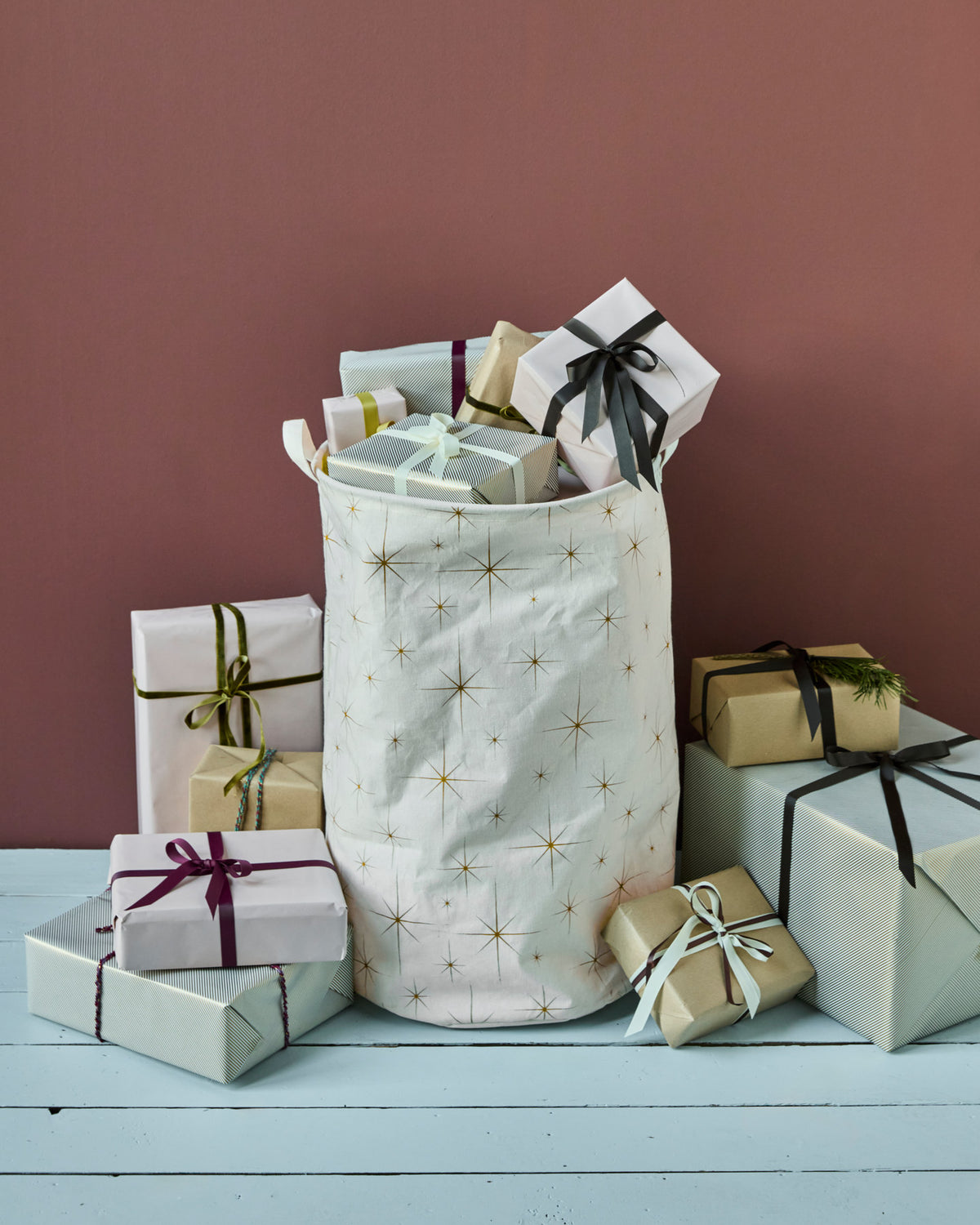 Aufbewahrung, HDStars, Off-White, Gold in Off-white präsentiert im Onlineshop von KAQTU Design AG. Aufbewahrungskorb ist von House Doctor