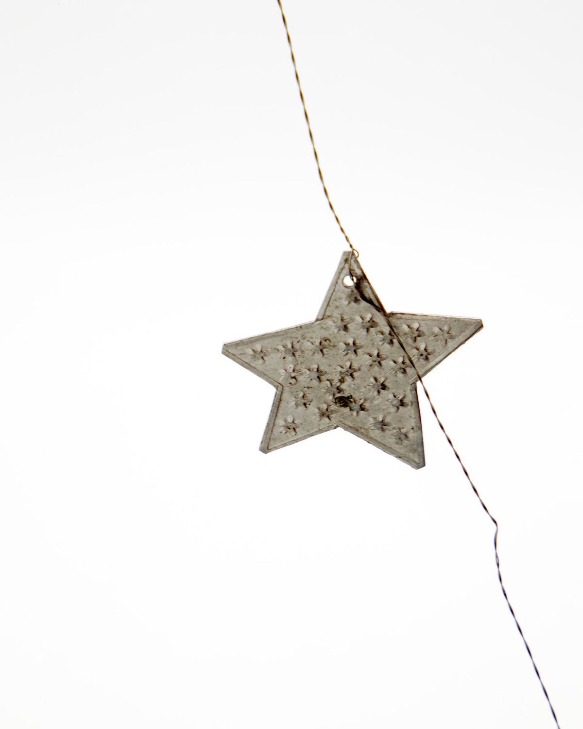 Weihnachtsgirlande HDStars: Kette aus verbundenen Sternen in Silber, Aluminium und Eisen