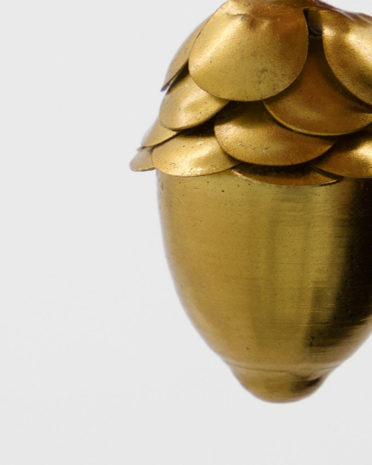 Vier goldene Eicheln aus Eisen mit Aufhängeschlaufe, Weihnachtsschmuck HDAcorn von House Doctor