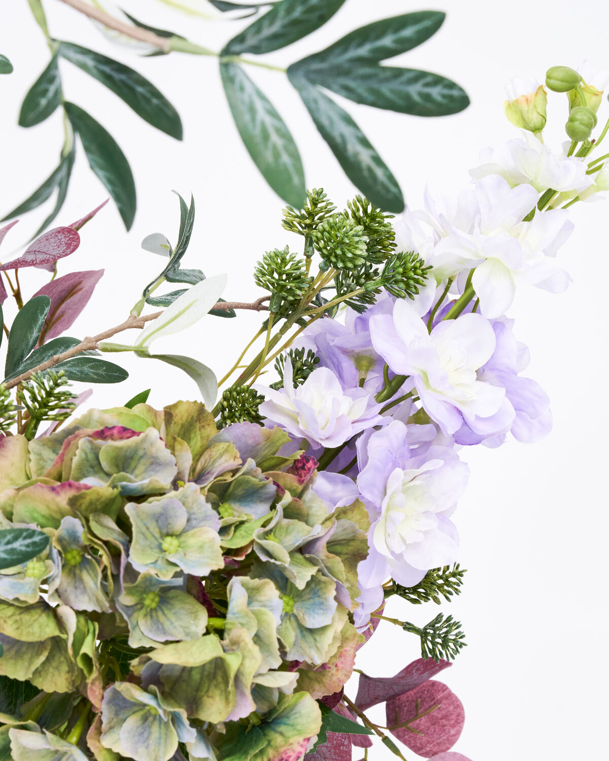 Faszinierender künstlicher Blumenstrauß in sanften Lila- und Violetttönen, ideal für kreative Dekoration und stilvolle Akzente im Wohnraum.